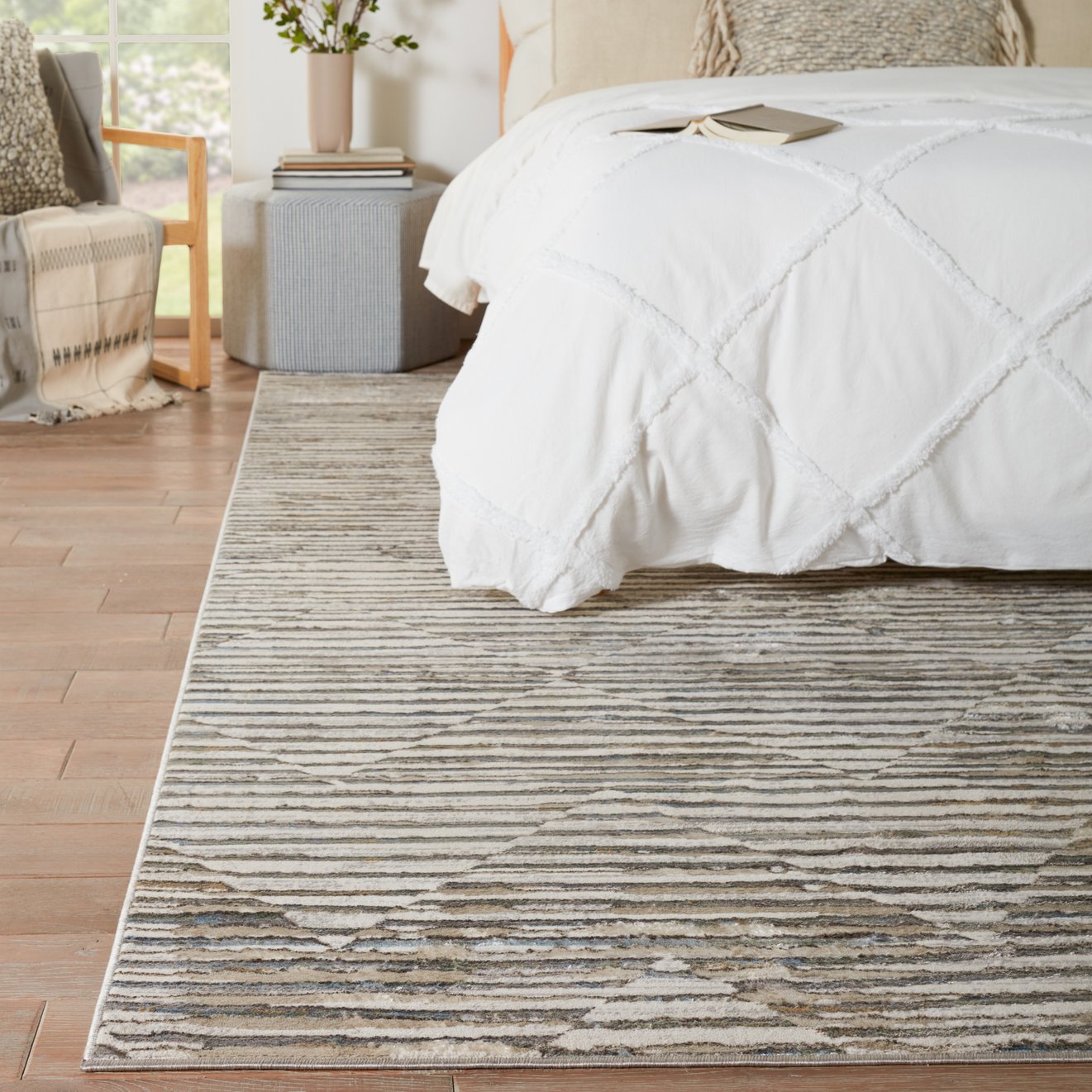 Melo Wilmot MEL03 Power-loomed 100% Polyester Geometric Striped Indoor Rug with Lustrous Sheen