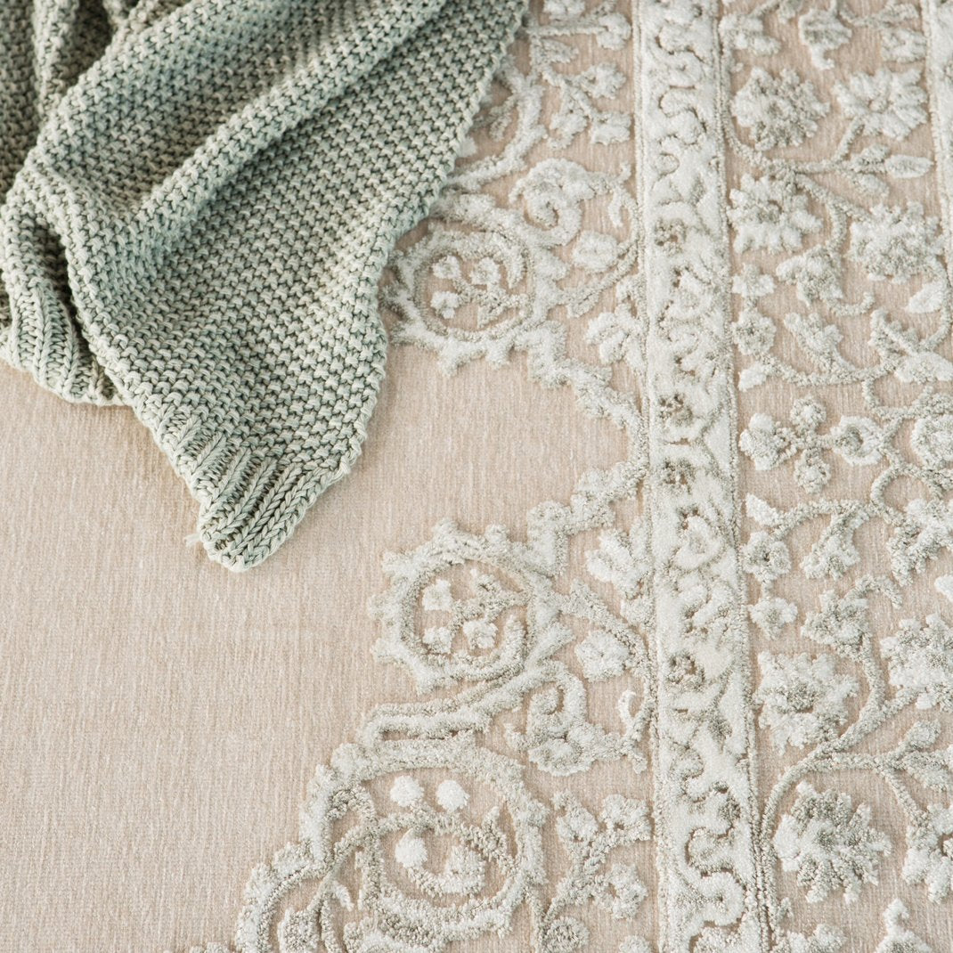 Fables Malo FB124 Indoor Traditional Medallion Power-loomed Machine-made Area Rug Crafted from 59% Acrylic, 32% Rayon, and 9% Polyester