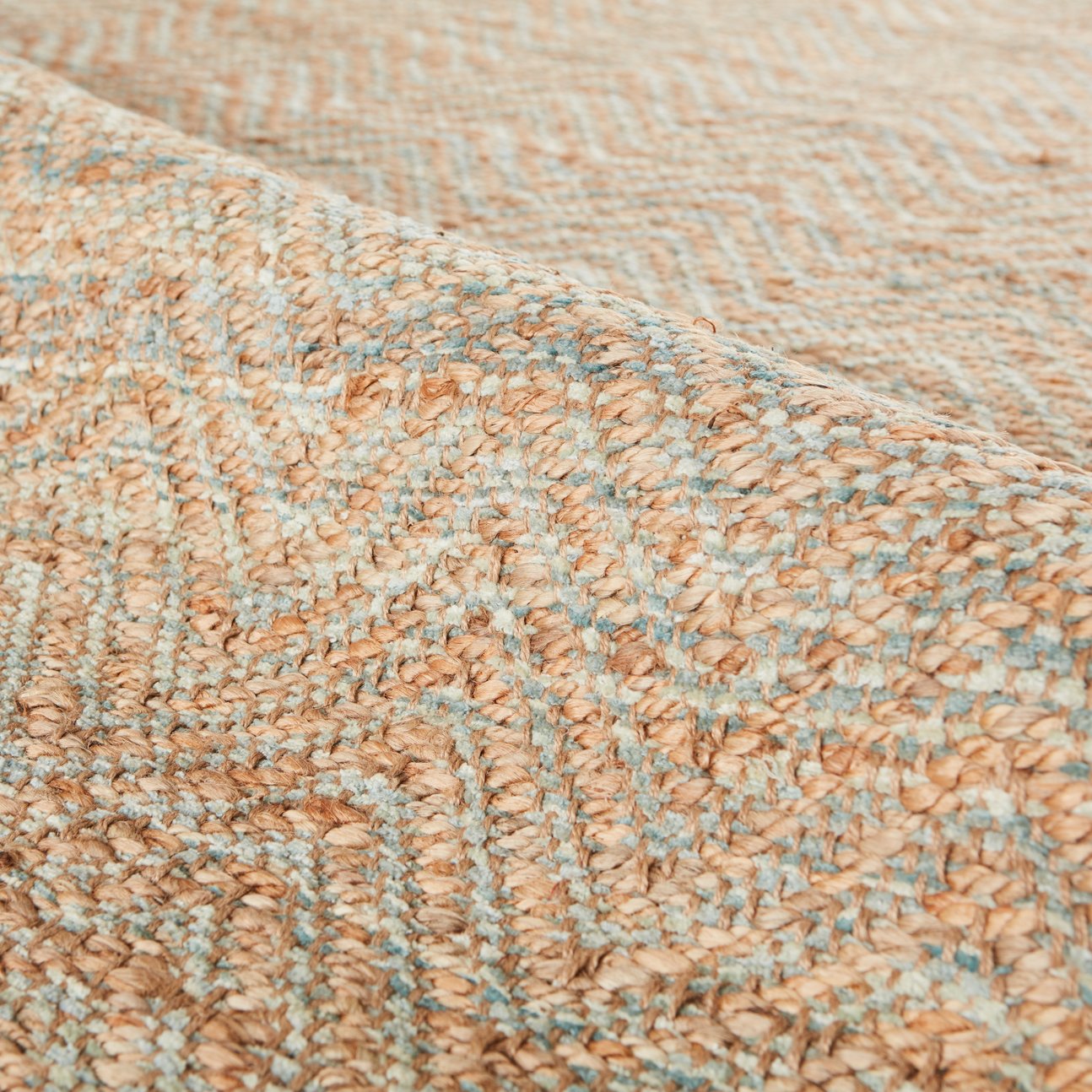 Himalaya Reap HM20 Handmade Indoor Rug - 85% Jute 15% Rayon Chevron Design