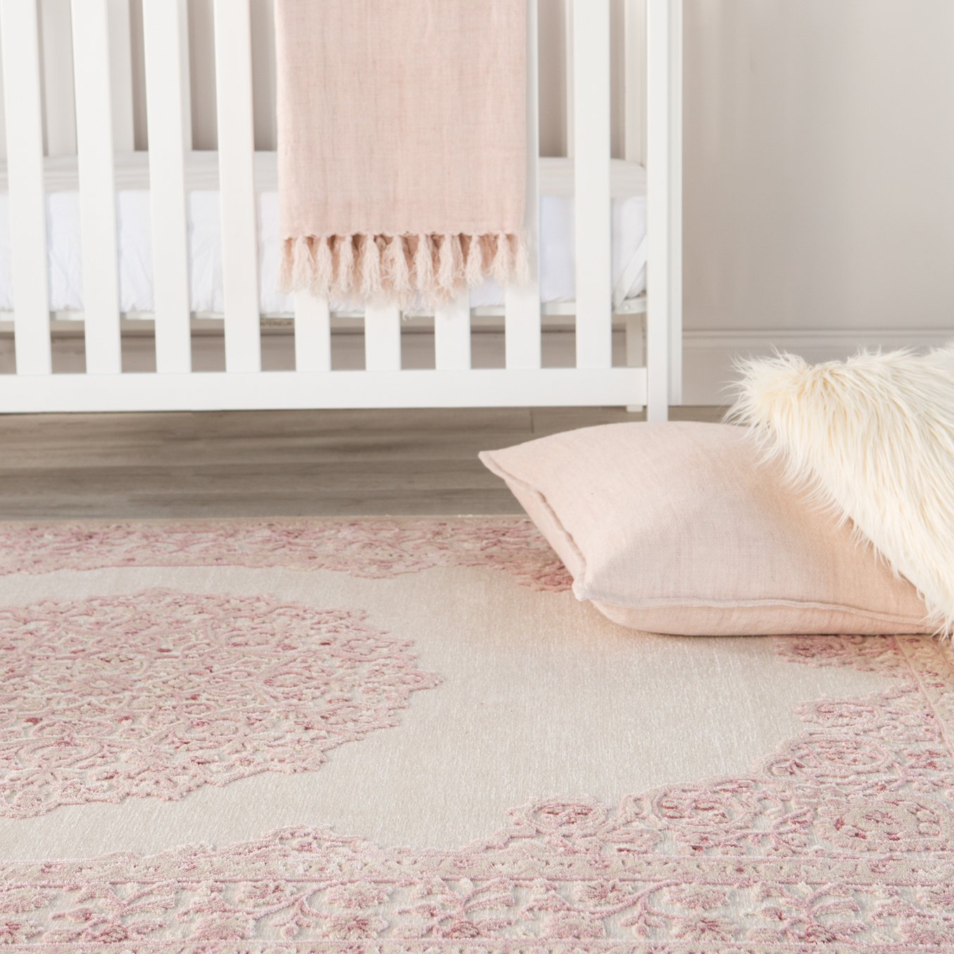 Fables Malo FB123 Indoor Traditional Medallion Area Rug - Power-loomed and Machine-made, Composed of 58% Acrylic, 33% Rayon, and 9% Polyester