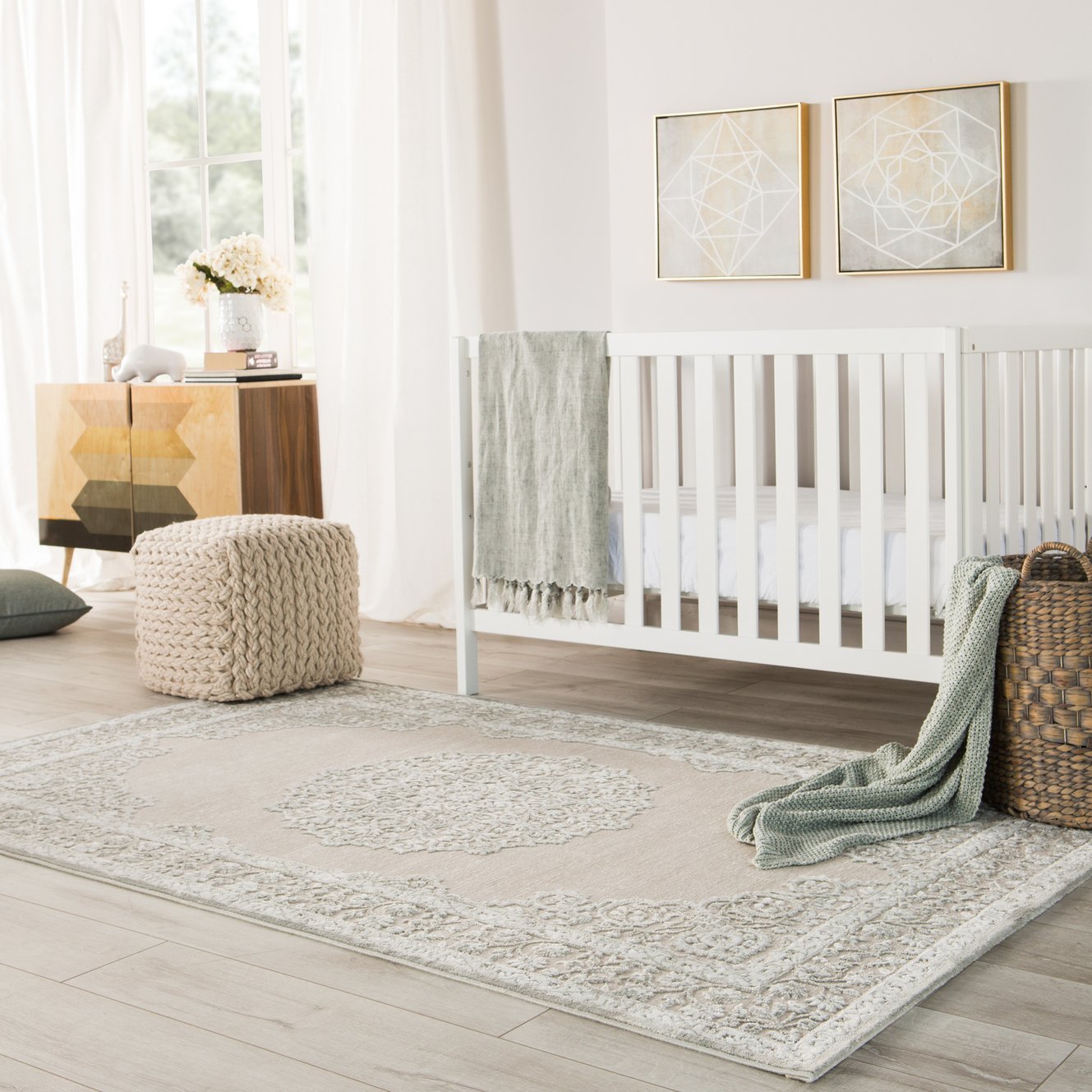 Fables Malo FB124 Indoor Traditional Medallion Power-loomed Machine-made Area Rug Crafted from 59% Acrylic, 32% Rayon, and 9% Polyester