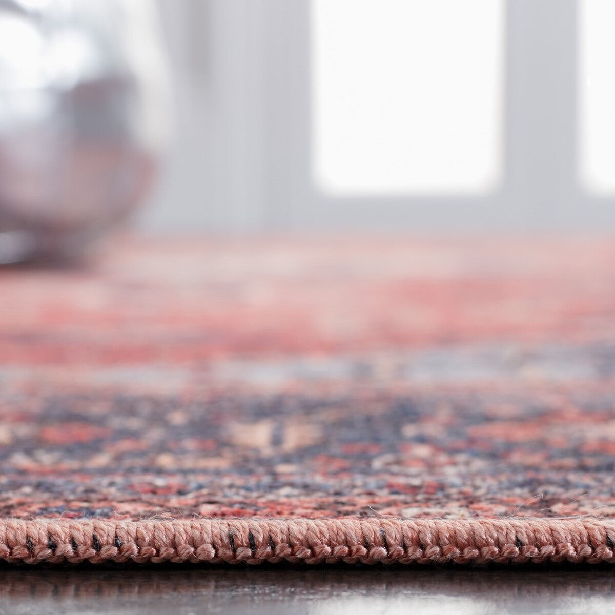 Luxurious Machine - Washable Serapi Power - Loomed Transitional Area Rug Made of a Blend of 76% Cotton and Chenille