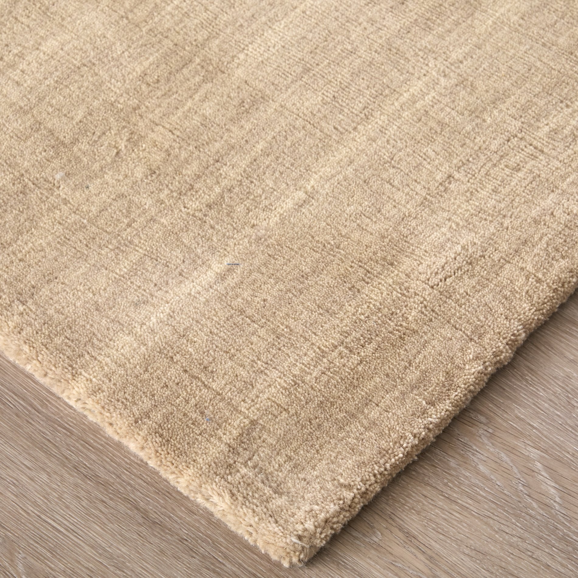 Stylish and Stain-Resistant Hand Woven Wool Area Rug - Luna Collection, Perfect for High Traffic Spaces and Interior Decor