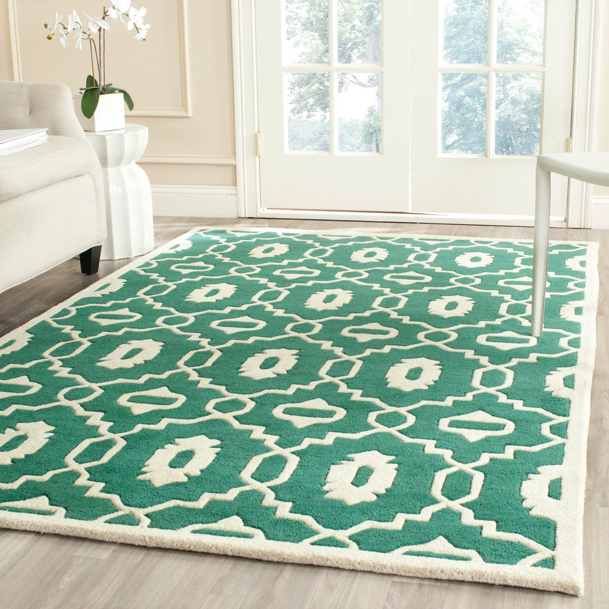 Safavieh Chatham Hand - Tufted Wool Floor Rug with Elegant Moroccan Patterns and a Contemporary Color Scheme for Sophisticated Interior Decor