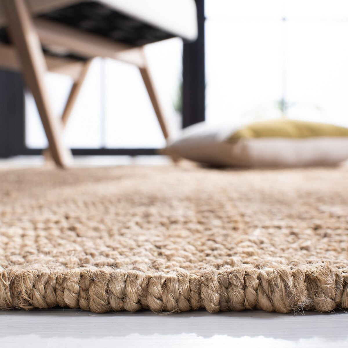 Exquisite Natural Fiber Hand-Woven Jute Area Rug with a Stylish and Contemporary Design for Creating a Warm and Cozy Indoor Living Space