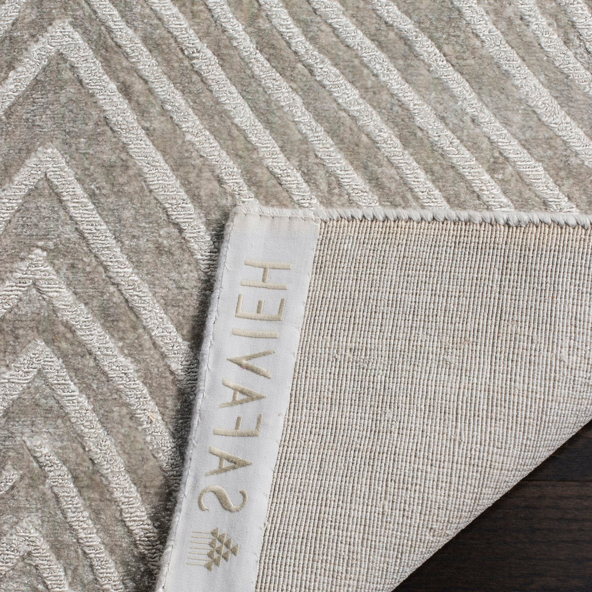 Luxurious Hand - Woven Expression Rug Crafted from a Blend of Banana Art Silk and Cotton for Elegant Home Decor