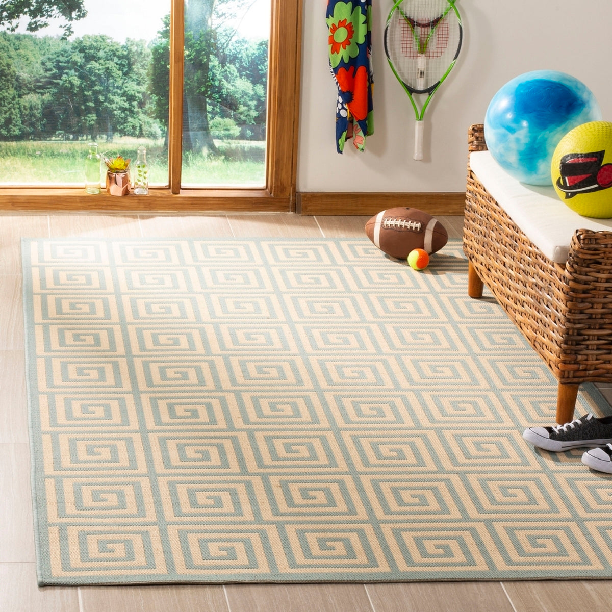 Stylish and Durable Linden 129 Power-Loomed Polypropylene Indoor/Outdoor Rug, Easy to Maintain