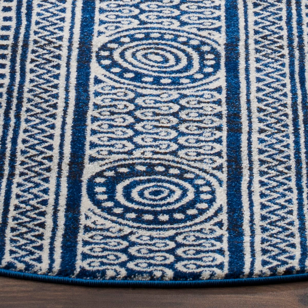Safavieh Evoke Frieze Rug - Luxurious, Soft, Easy - Care for Transitional Homes