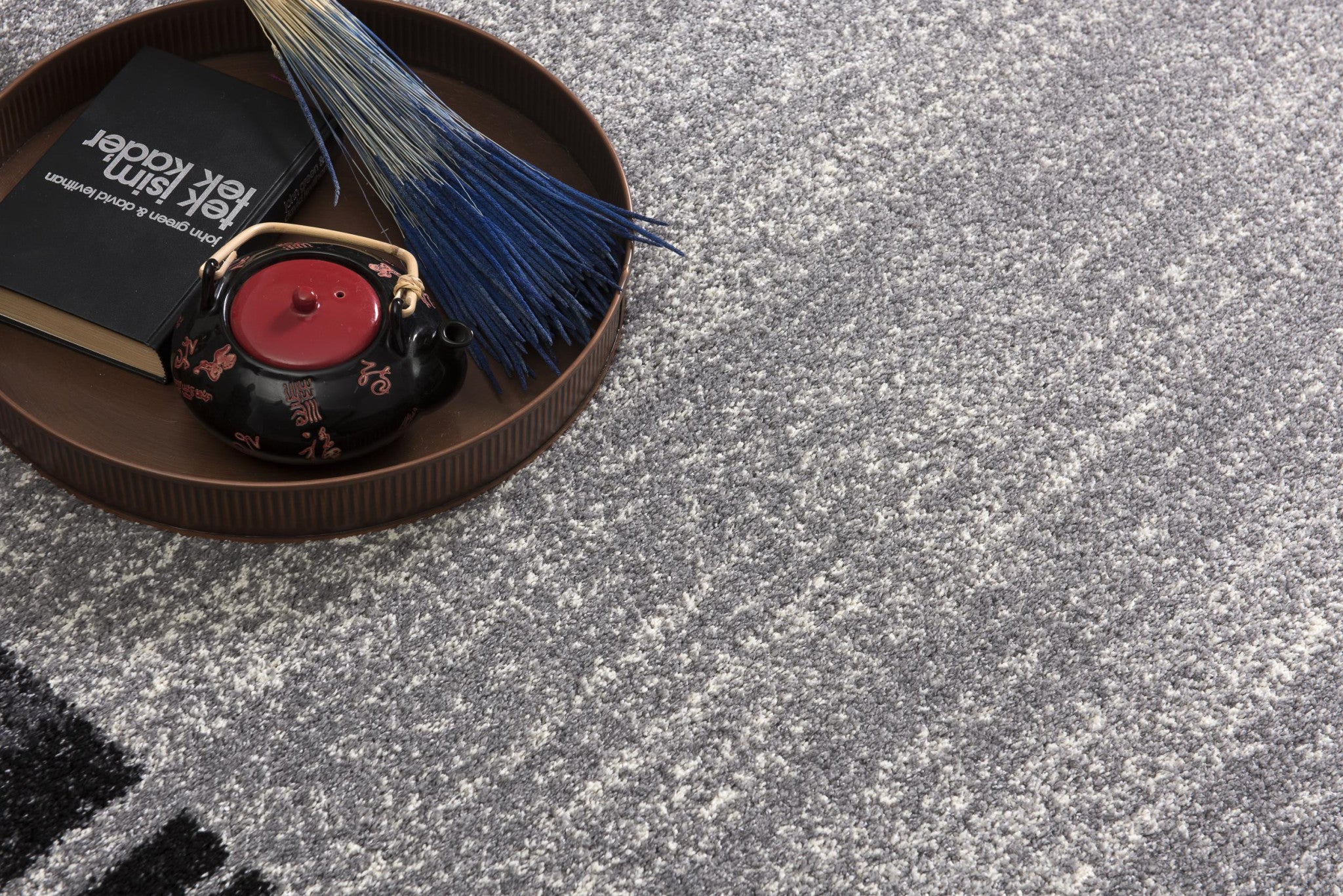 Stylish and Durable Gray Modern Bordered Area Rug for Sophisticated and Contemporary Living Spaces - Low-Maintenance and Ideal for Multiple Rooms
