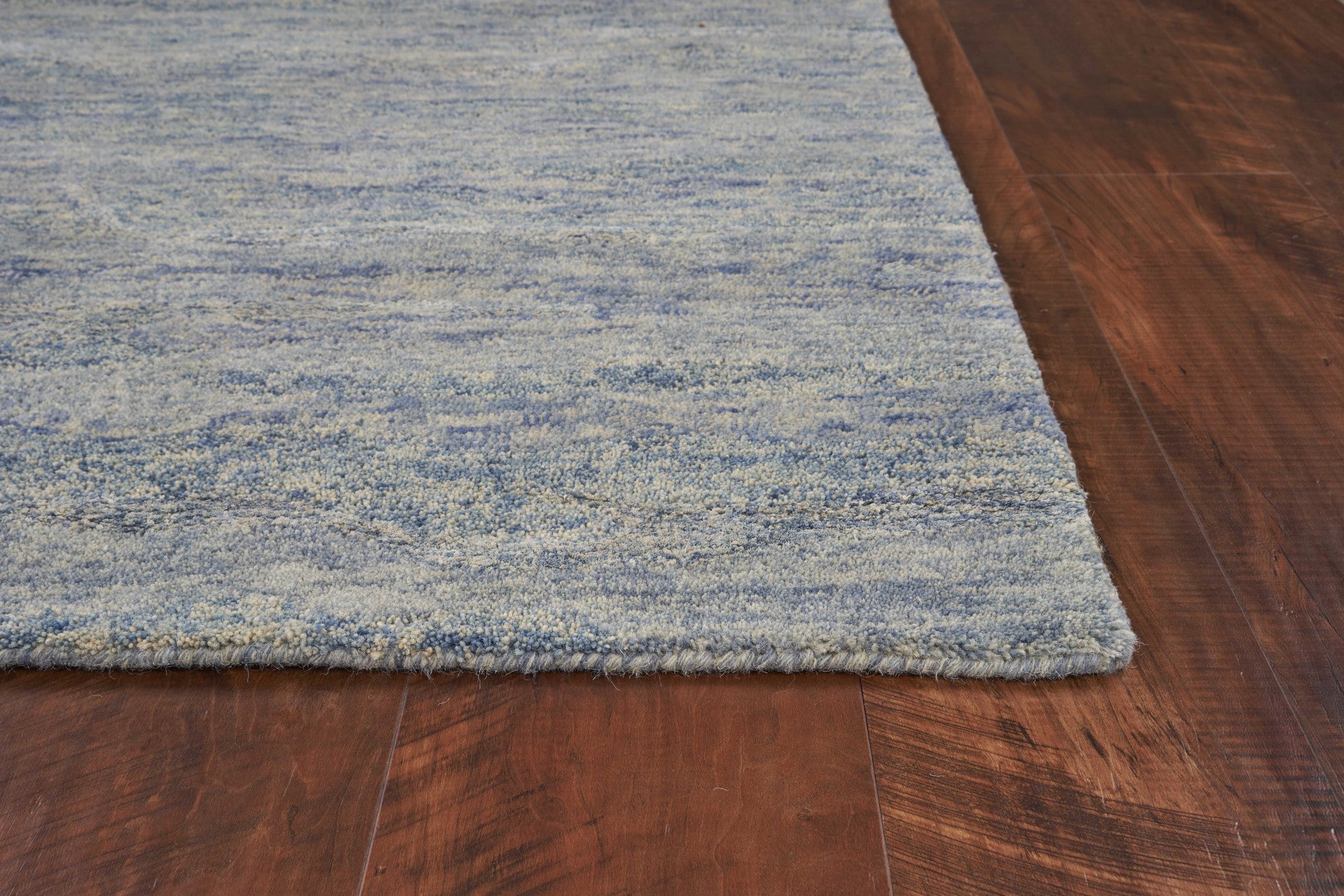 Exquisite Hand-Tufted Wool Blend Ocean Blue Breeze Area Rug with Viscose Highlights for Contemporary Home Elegance