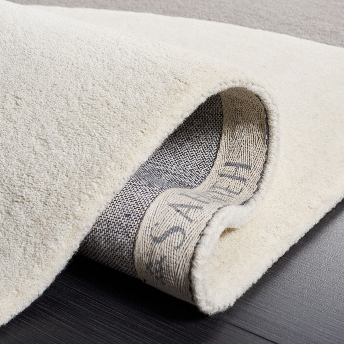 Luxurious Hand - Tufted Wool Cotton Contemporary Rug for Modern Rodeo - Style Homes