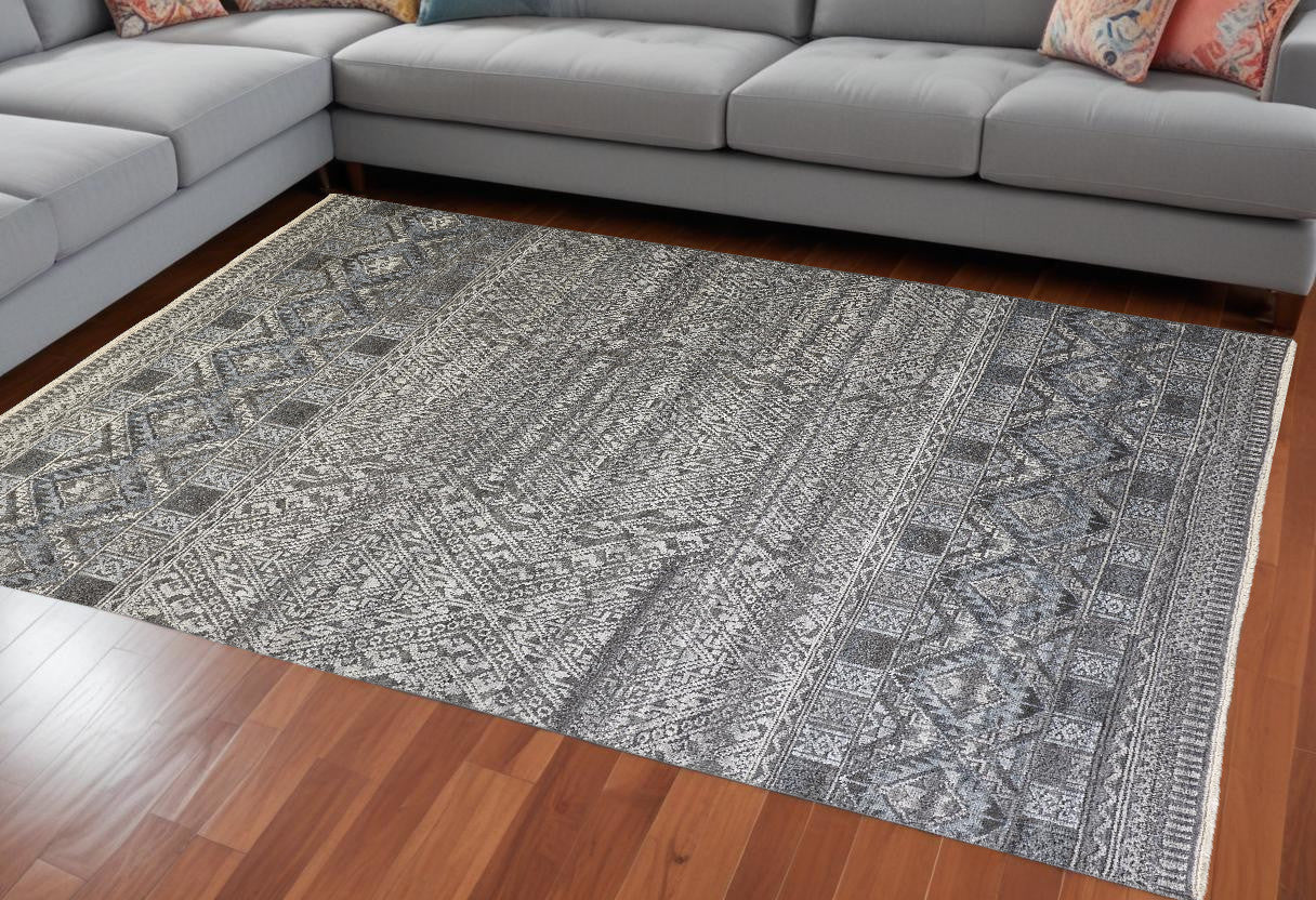 Soft-Color Hand-Knotted Geometric Area Rug for Elegant Home Decor