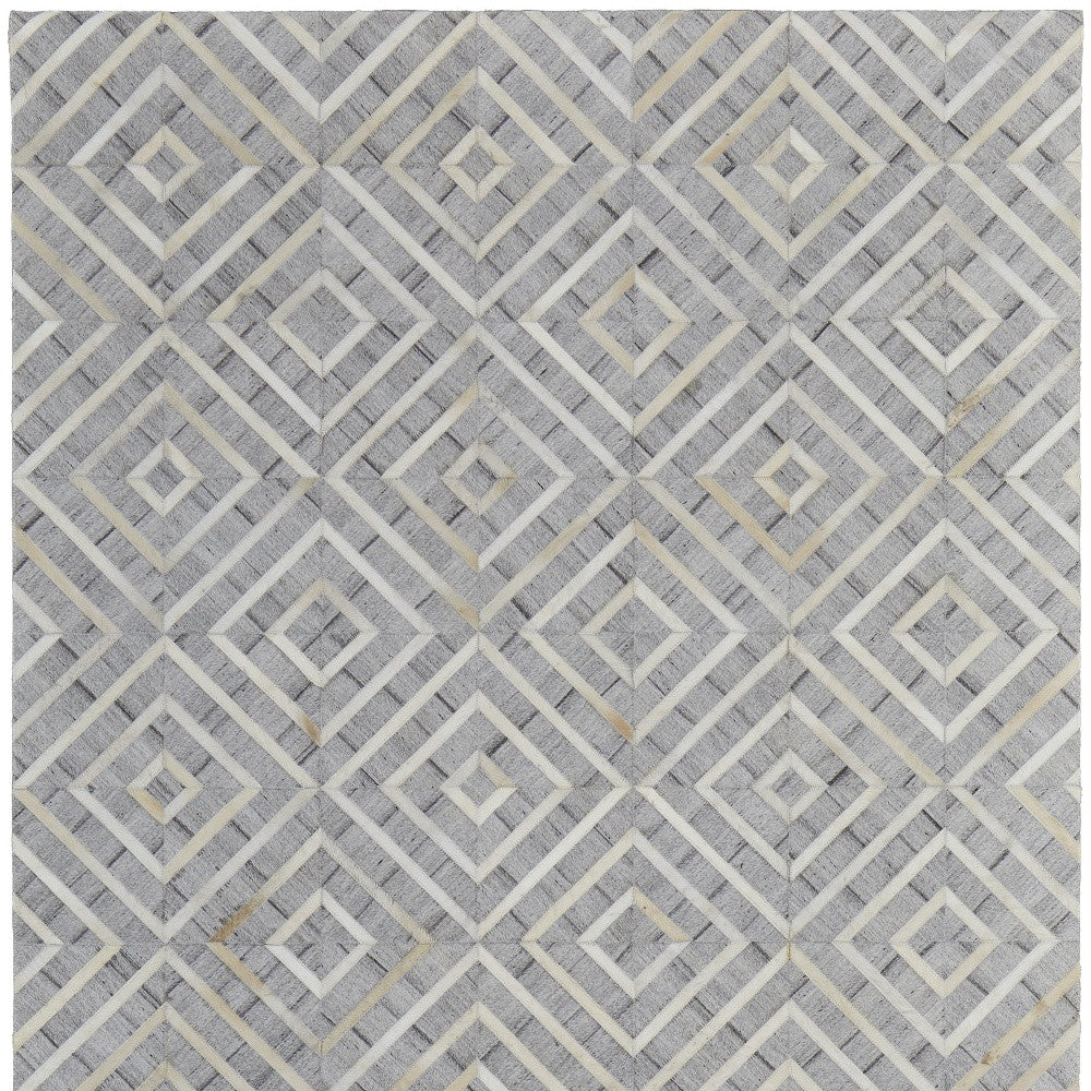 Exquisite Hand-Woven Gray and Ivory Geometric Area Rug for Stunning Home Decor