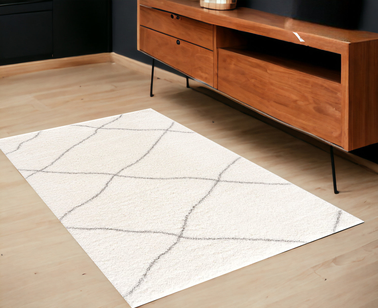 Ivory Soft and Luxurious Modern Uneven Lattice Area Rug for Contemporary Homes