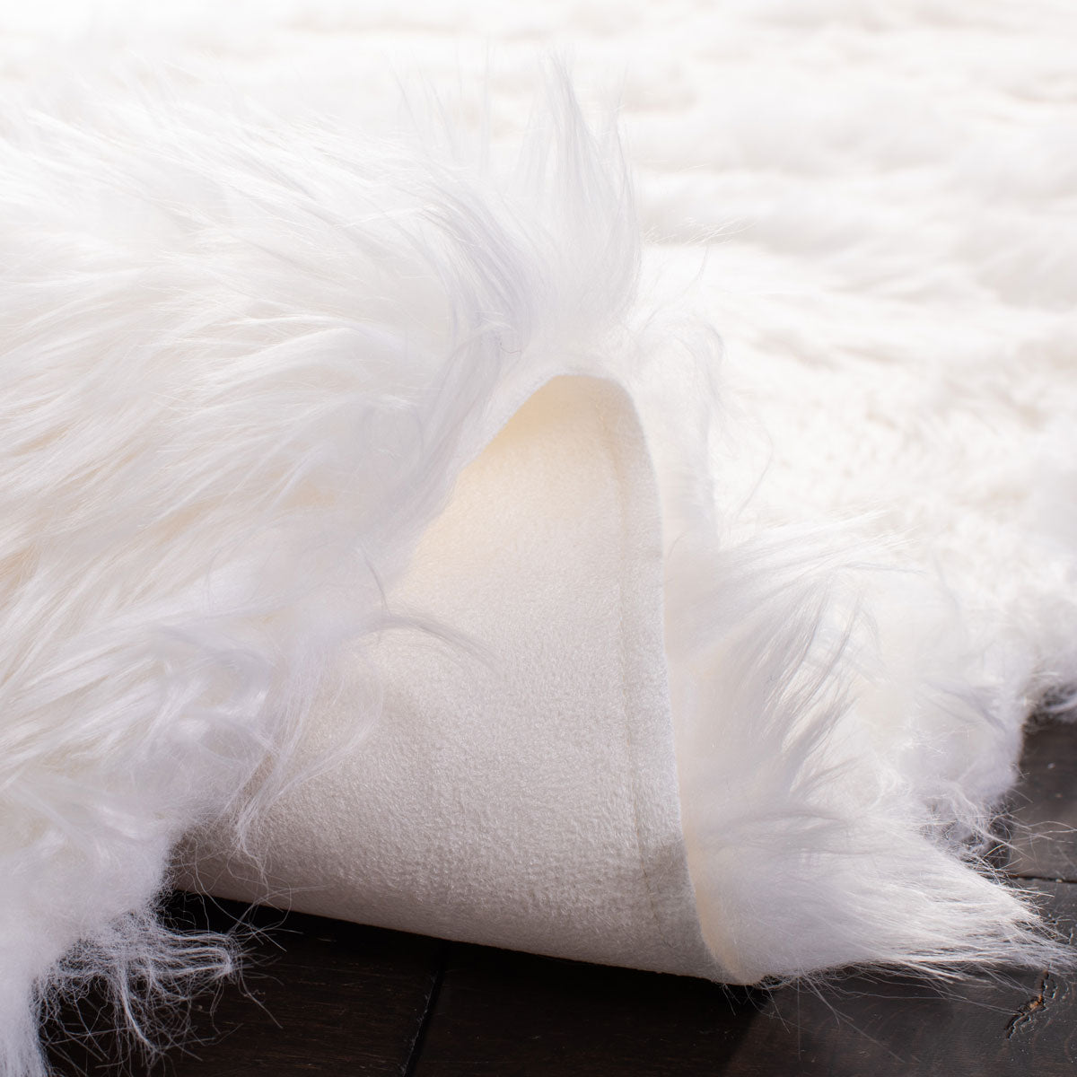 Luxurious Power - Loomed Japanese Acrylic Faux Sheepskin Rug for Elegant Home Comfort