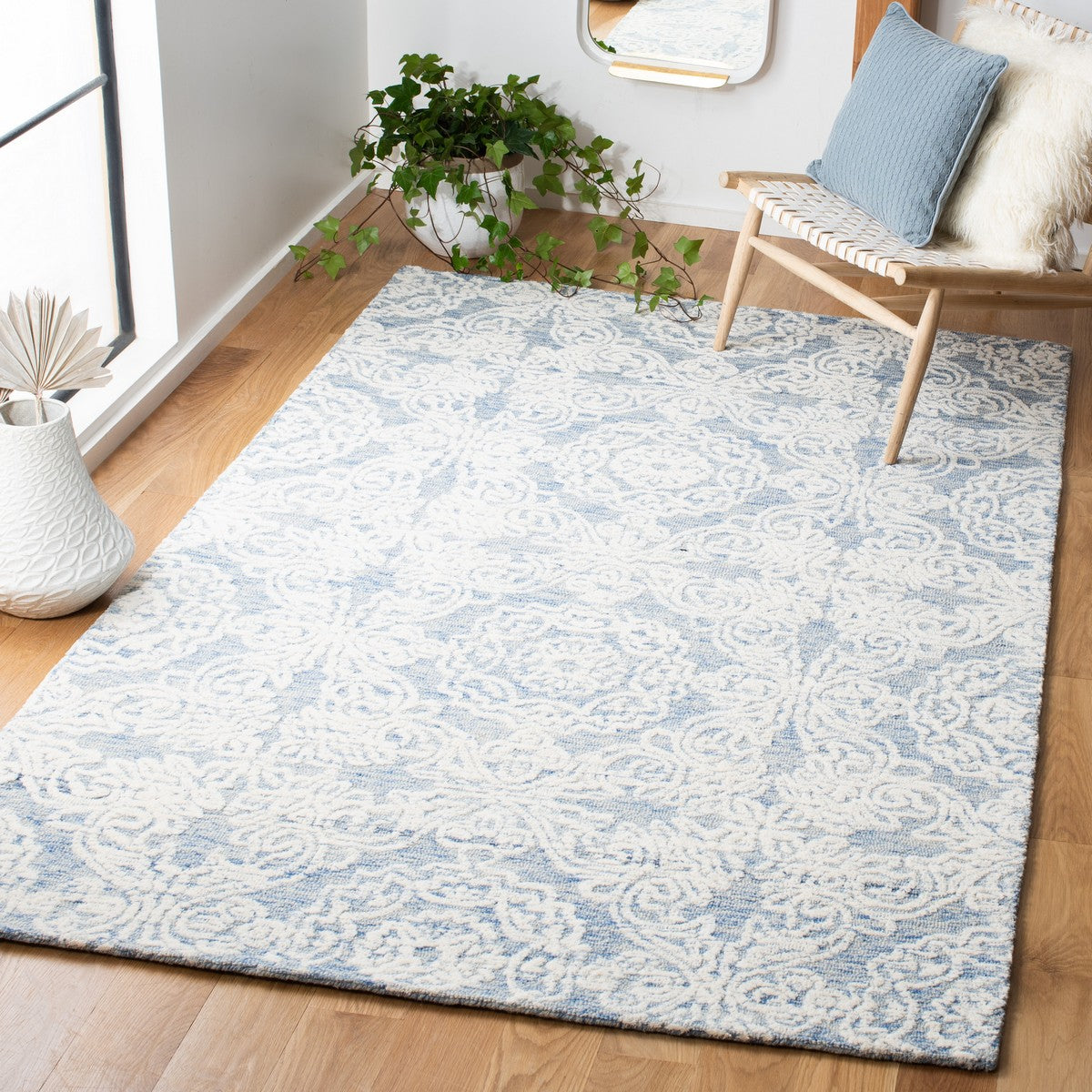 Exquisite Hand - Tufted Indian Wool Pile Rug for Luxurious Home Decor
