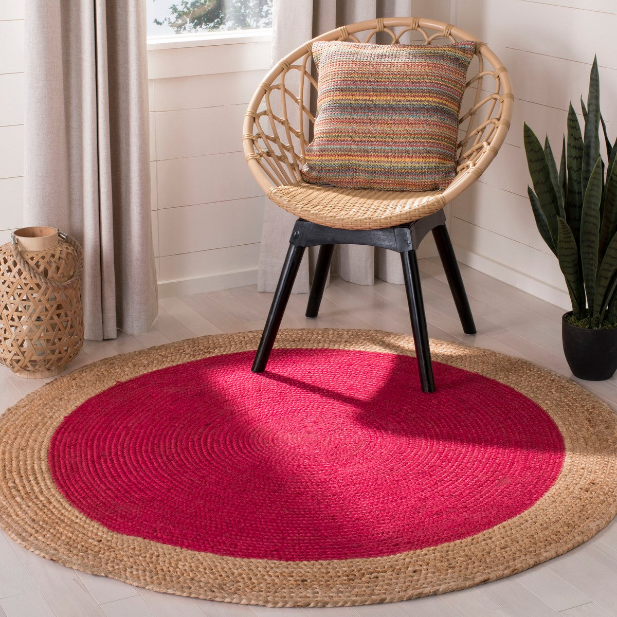 Stylish Natural Hand-Woven Coastal Round Rug Made of Soft and Sustainable Jute for Both Beach House and City Living