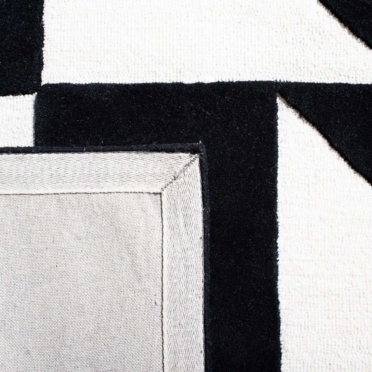 Contemporary Hand - Tufted Wool - Cotton Rodeo Rug for Modern Home Luxury Decor
