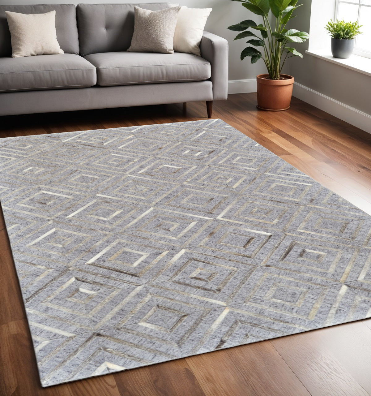 Exquisitely Hand - Woven Geometric Area Rug in Stylish Gray Taupe and Ivory - A One - of - a - Kind Artisan - Crafted Decorative Piece for Your Home