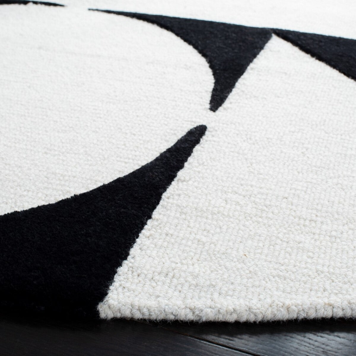 Contemporary Hand - Tufted Wool - Cotton Rodeo Rug for Modern Home Luxury Decor
