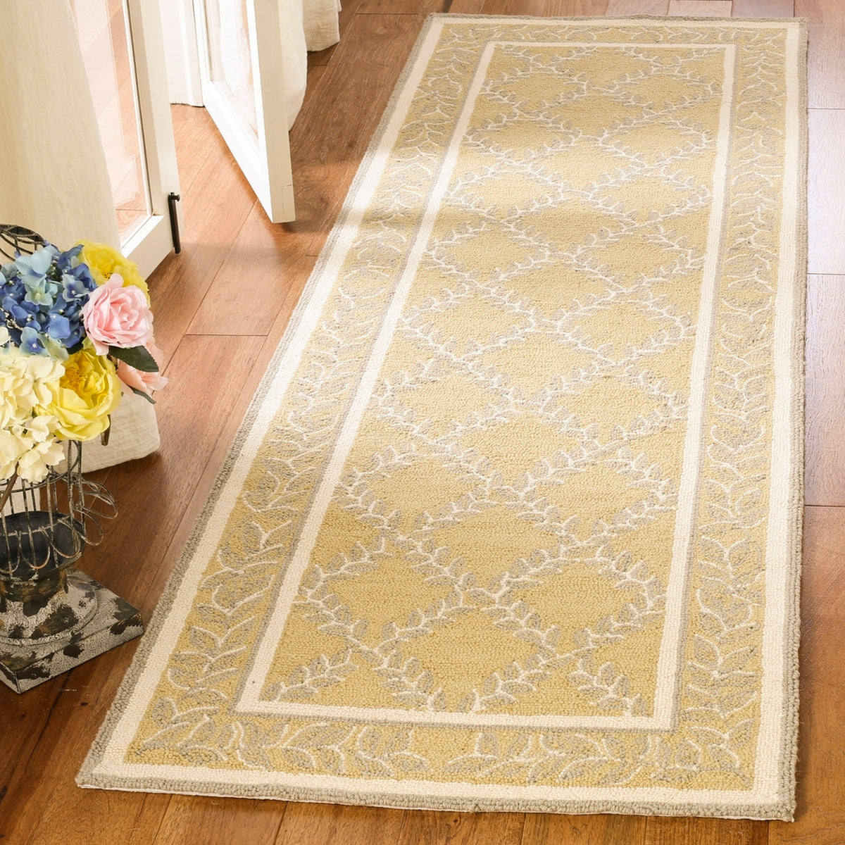 Luxurious Hand-Hooked Wool Pile Area Rug - Exquisite Artisan Craftsmanship for Sophisticated Home Decor