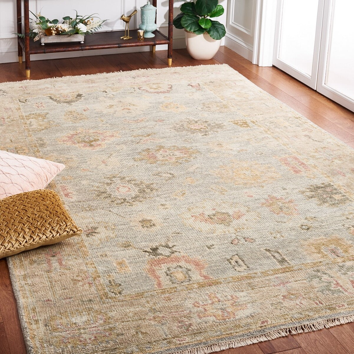 Traditional Indian Style Samarkand Hand - Knotted Wool Floor Rug with a Luxurious and Soft Texture