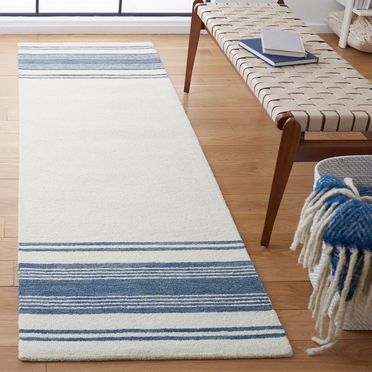 Metro Handmade Tufted Luxury 100% Wool Pile Area Rug with Contemporary Design for Sophisticated Home Decor and Cozy Comfort