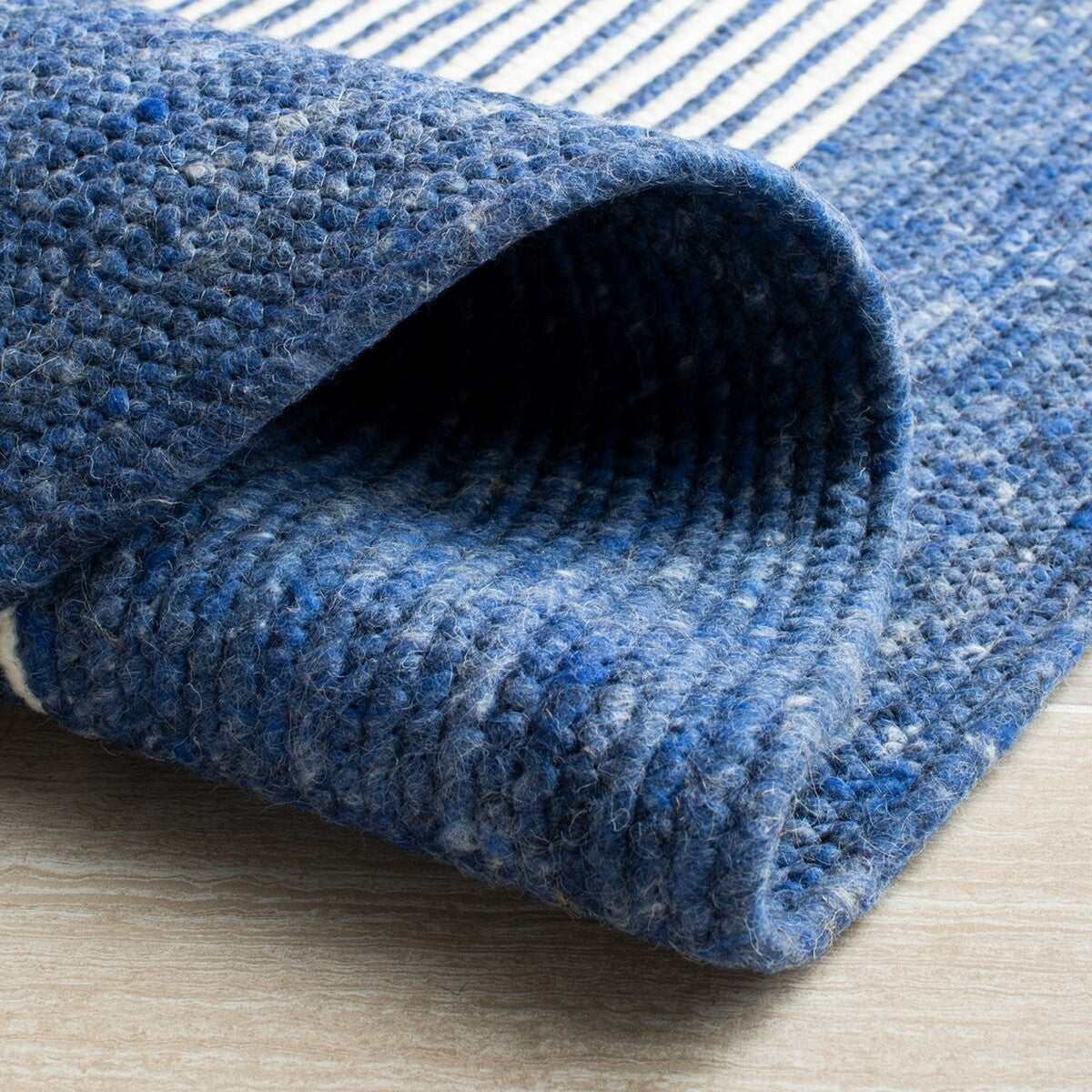 Exquisite Braided Hand - Woven Contemporary Floor Rug Crafted from 60% Wool and 40% Cotton, Perfect for Home Interior Decor