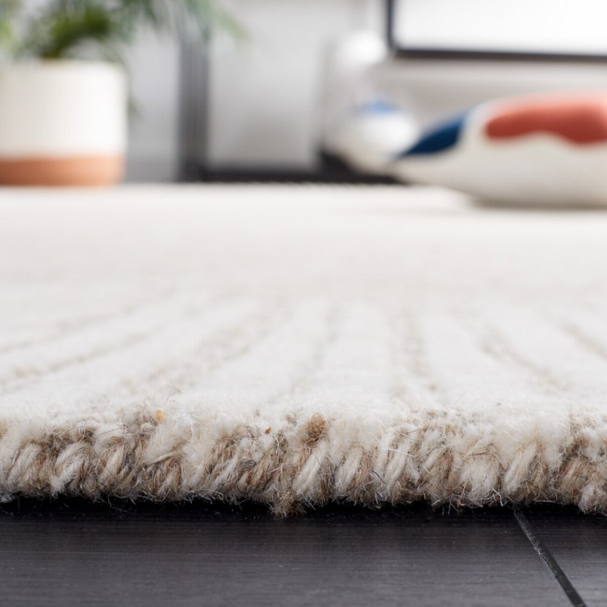 Exquisite Abstract Hand-Tufted Contemporary Wool Area Rug for Elegant Living Space Decor Enhancement