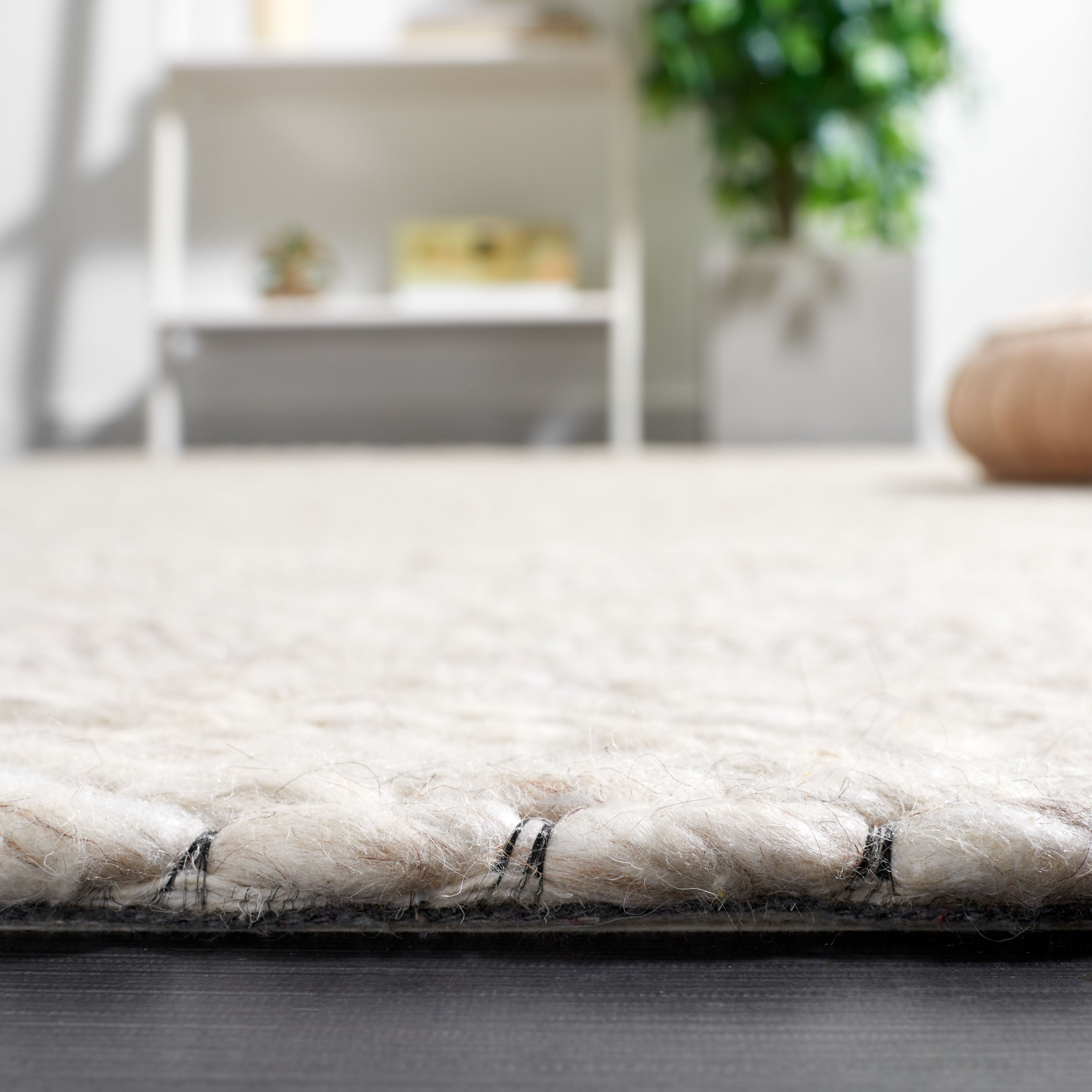 Luxurious Modern Hand - Loomed 60% Wool Blend Rug with Cotton Backing for Every Space