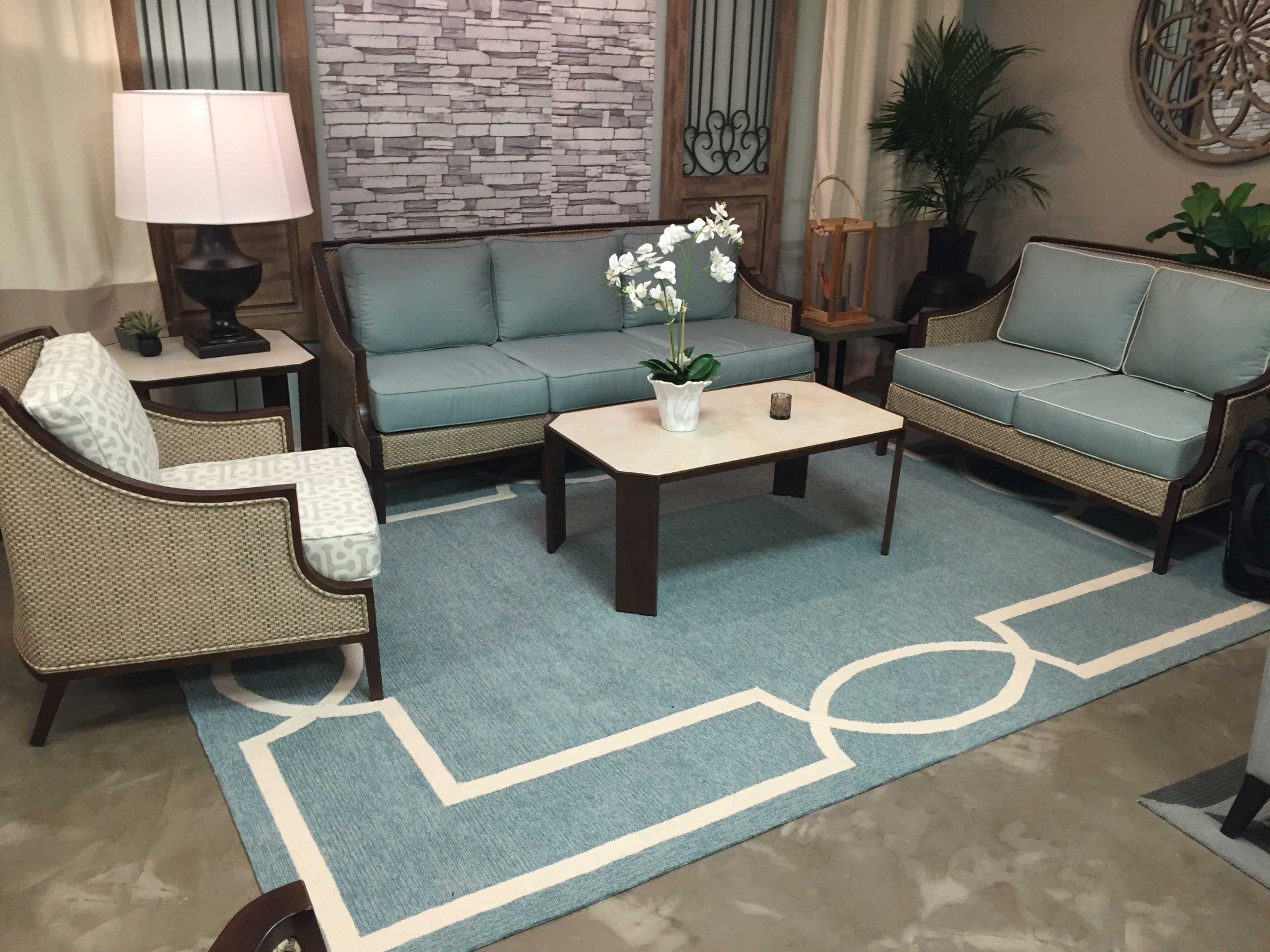 Stylish and Comfortable Round Blue Outdoor and Indoor Area Rug with Elegant Geometric Design to Elevate Your Living Space