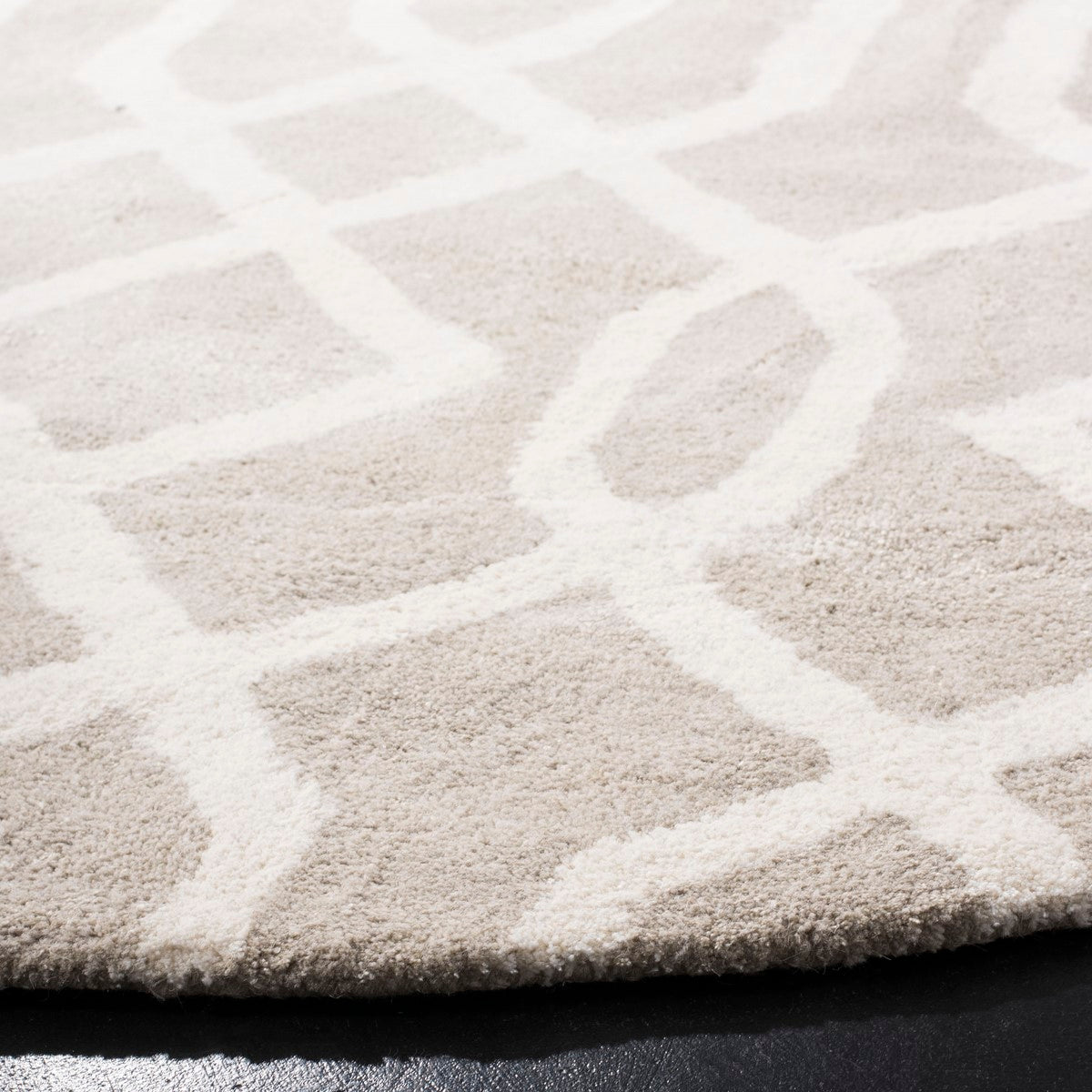 Luxurious Hand - Tufted Soho Rug in Wool & Viscose for All Home Styles