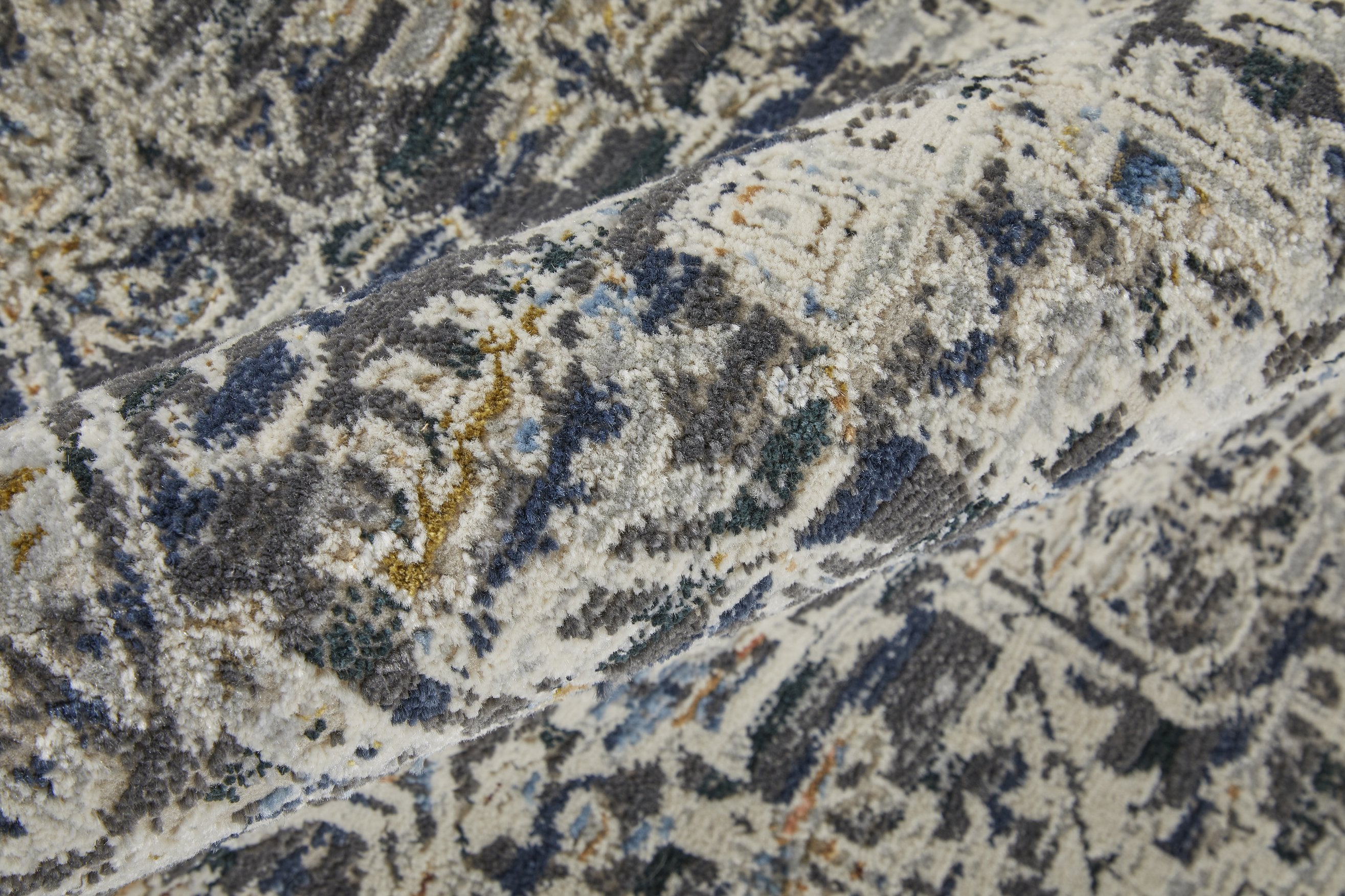 Kaia Distressed Luxury Area Rug - Durable Soft Polypropylene Blend for Busy Homes