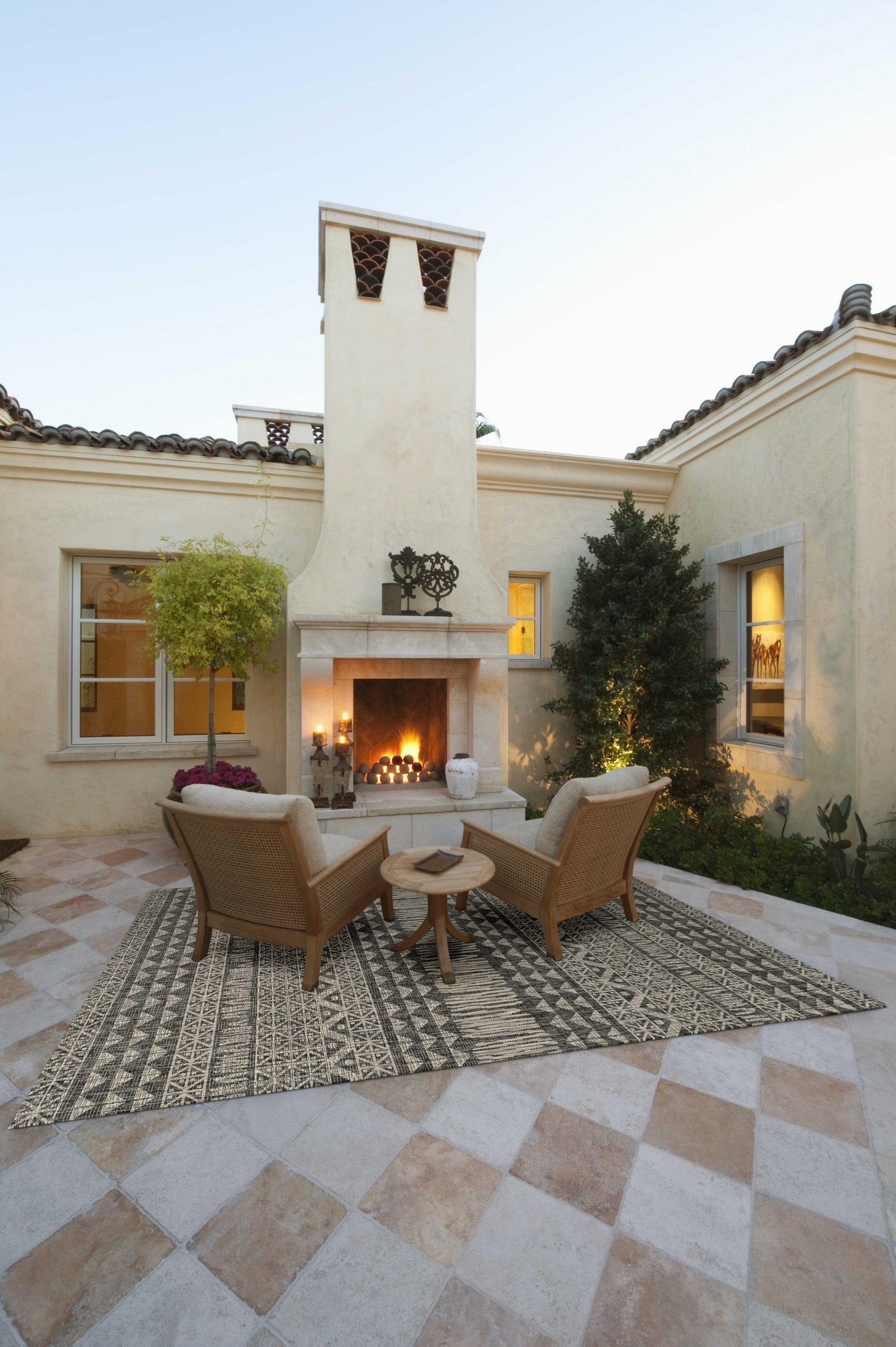 Stylish Charcoal Southwestern Rectangle Indoor-Outdoor Area Rug for Any Space