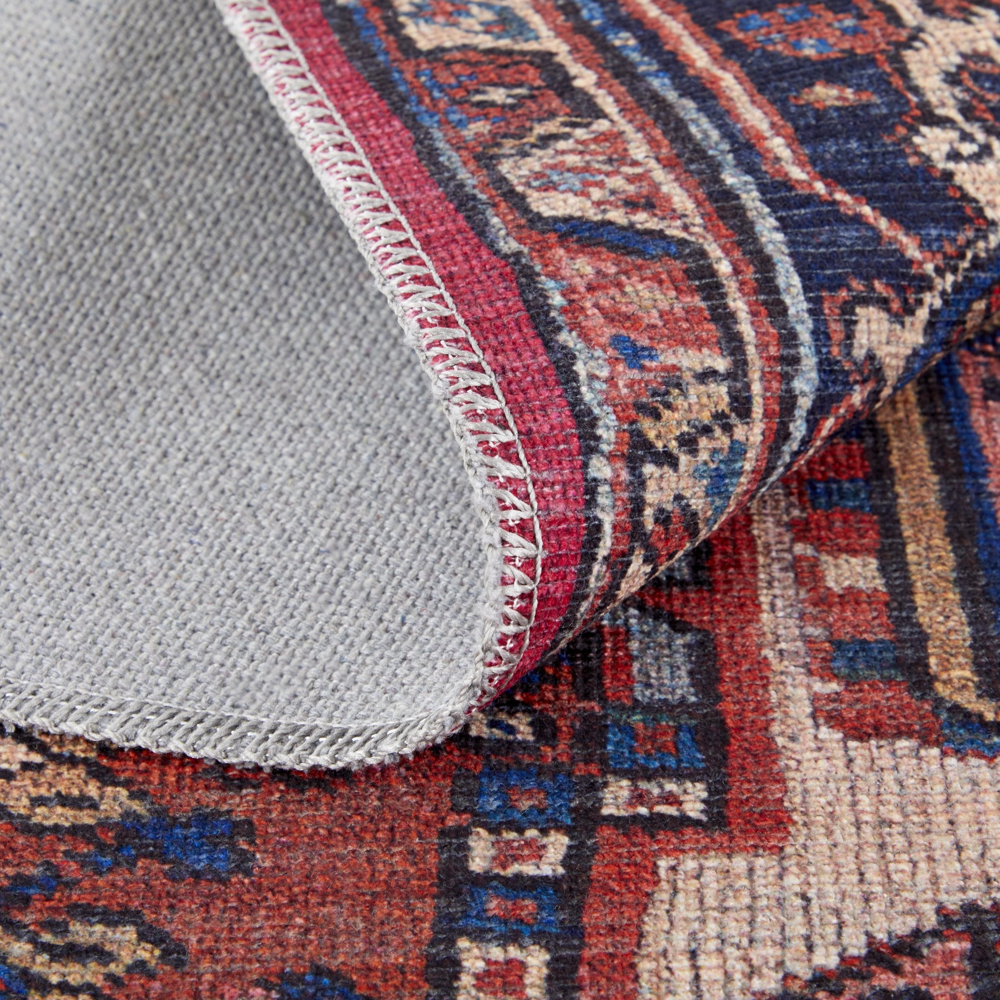 Rawlins Vintage-Inspired Polyester Medallion Rug - Displaying Rich Colors and Intricate Patterns for a Timeless and Elegant Home Decor