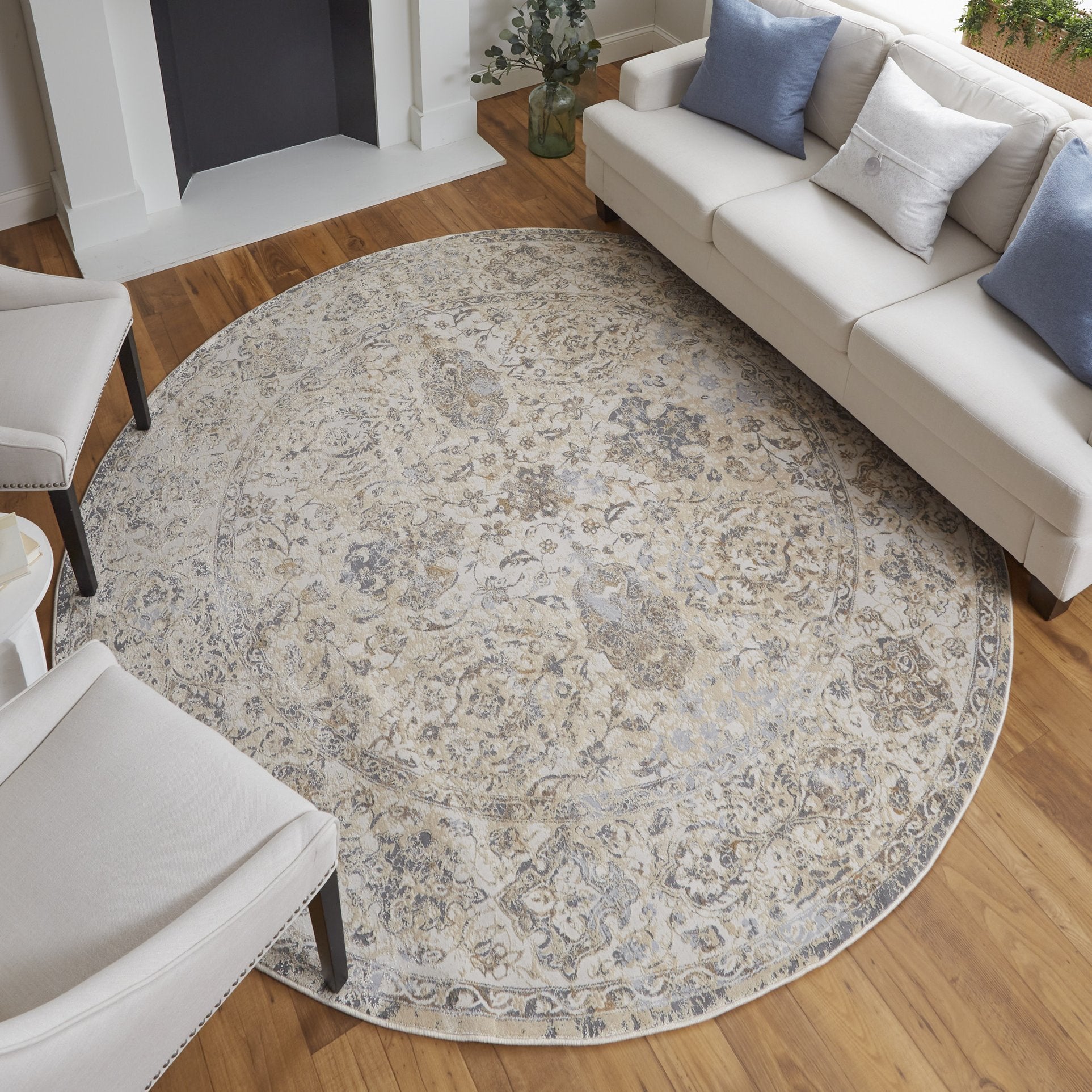 Celene Vintage-Inspired Floral Power Loomed Rug with a Hand-Knotted Appearance for Traditional and Elegant Home Decor