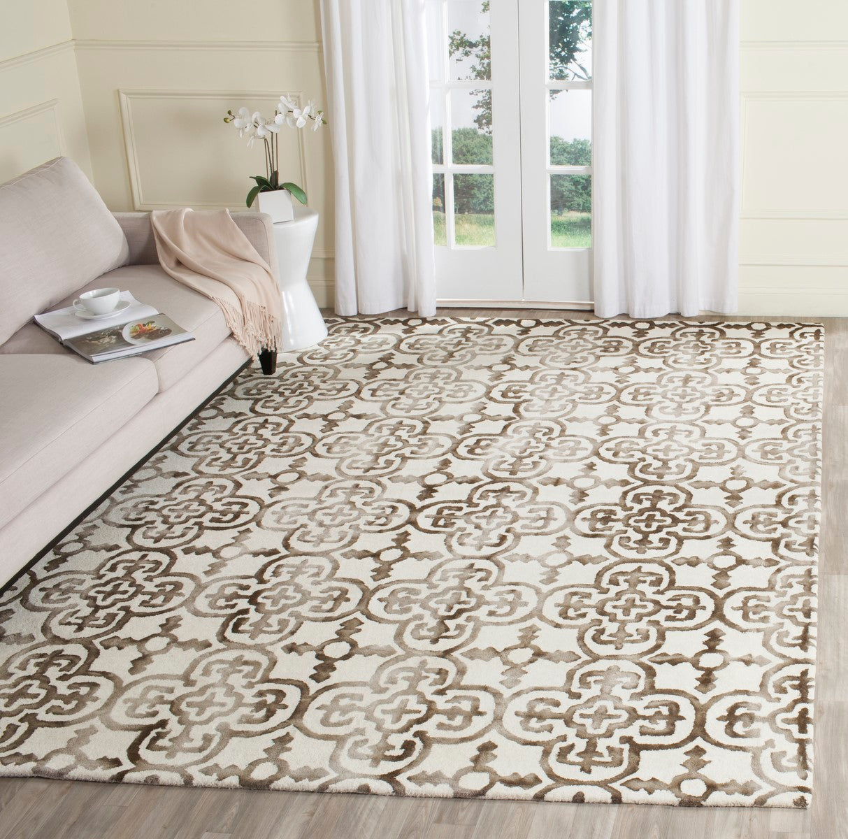 Safavieh Dip Hand-Tufted Wool Rug - Modern Moroccan Design in Navy & Ivory