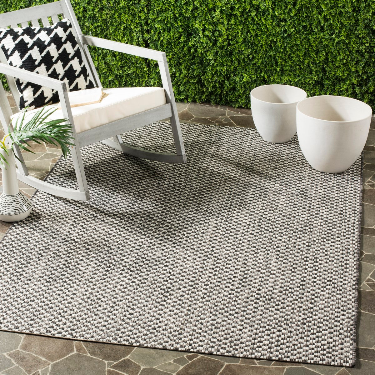 Stylish Courtyard Power Loomed Rug - Durable Polypropylene for Indoor/Outdoor Beauty