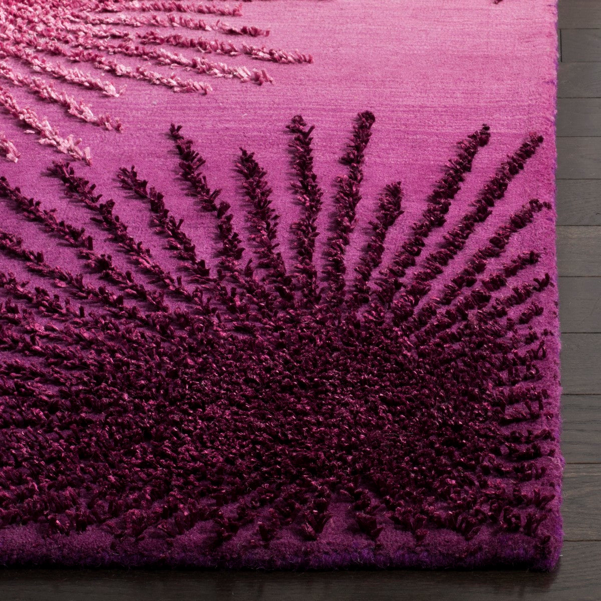 Soho Hand-Tufted Wool & Viscose Rug - Stunning Transitional Design for Modern and Classic Homes