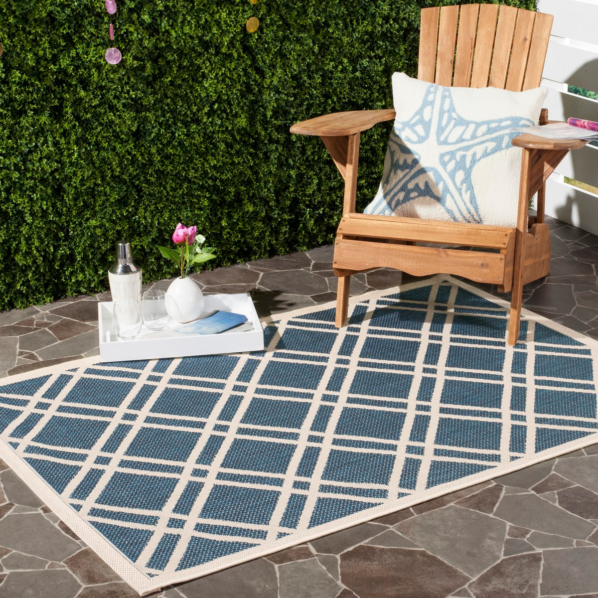 Stylish Courtyard Power Loomed Rug - Durable Polypropylene for Indoor/Outdoor Spaces