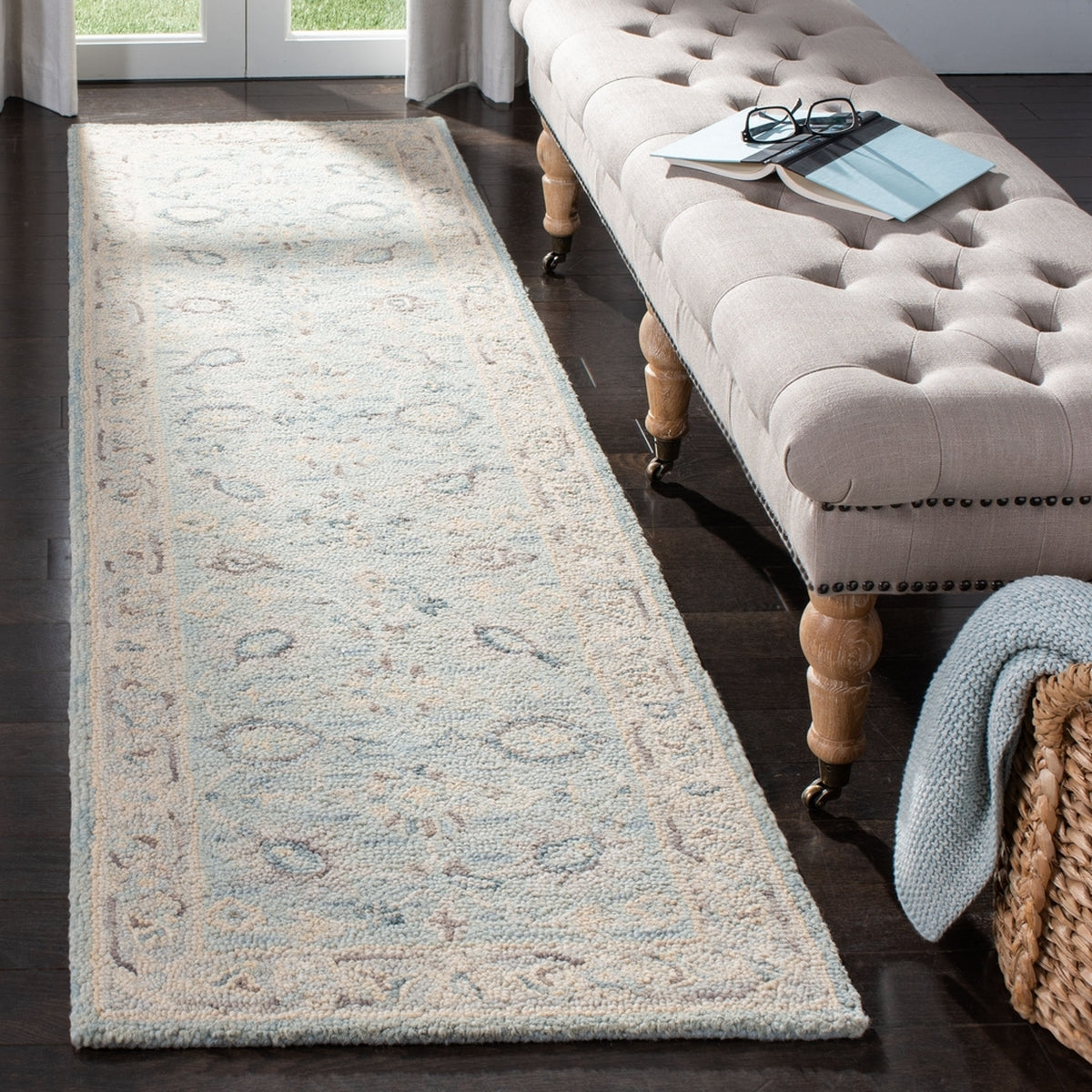 Safavieh Hand - Tufted Wool Blossom Rug: A Sumptuously Soft and Luxurious Addition for Cozy and Elegant Living Spaces Decor