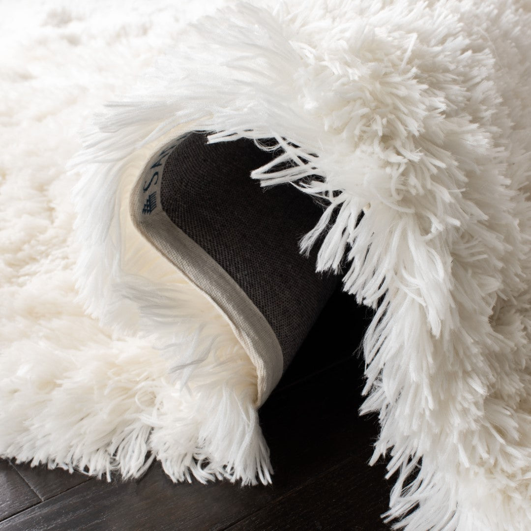 Exquisite Arctic Shag Style Hand-Tufted Polyester Area Rug with a Sumptuous 3-Inch Pile Height for Comfortable and Cozy Living Spaces