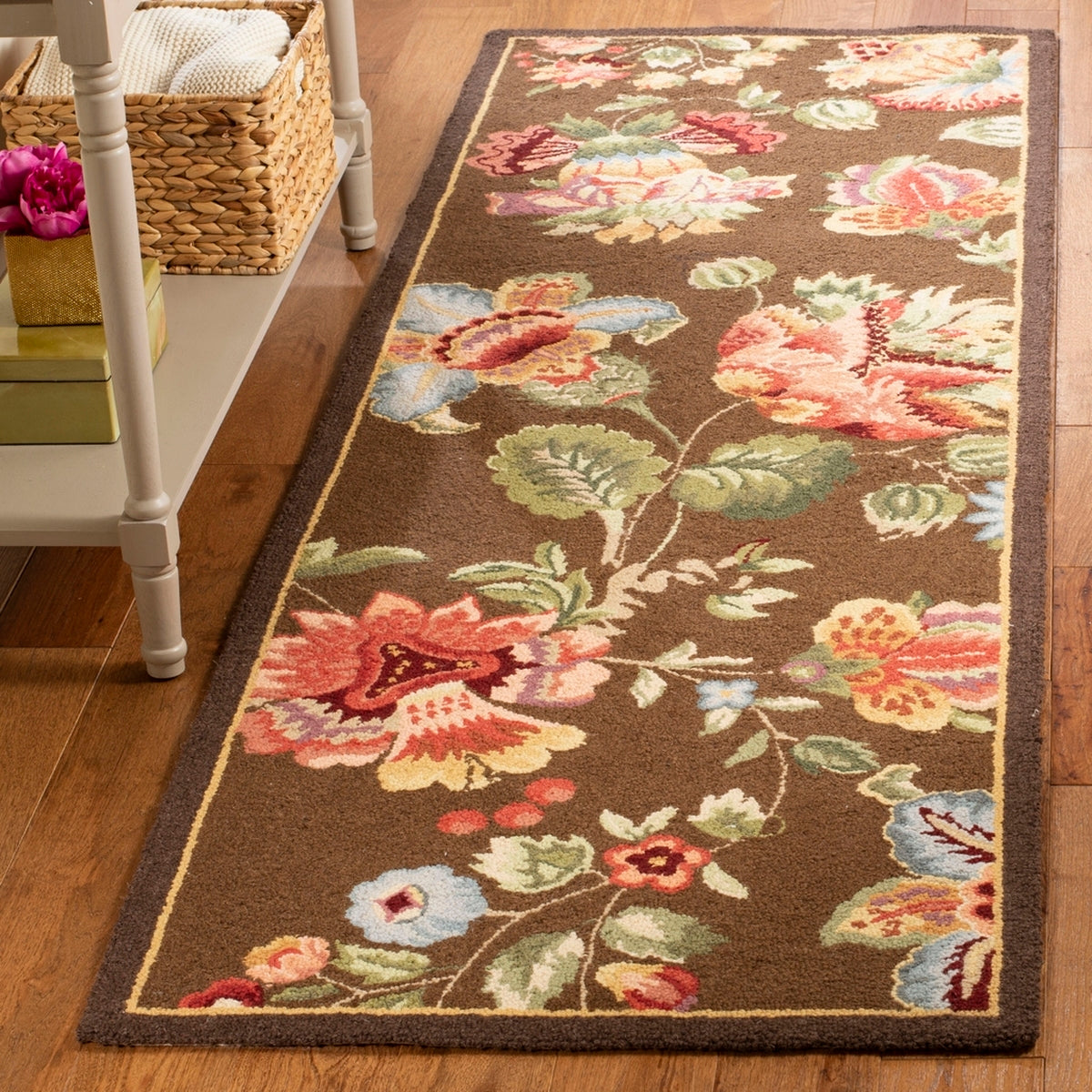 Luxurious Hand-Hooked Wool Area Rug with Exquisite Indian Craftsmanship for Cozy and Stylish Home Decor
