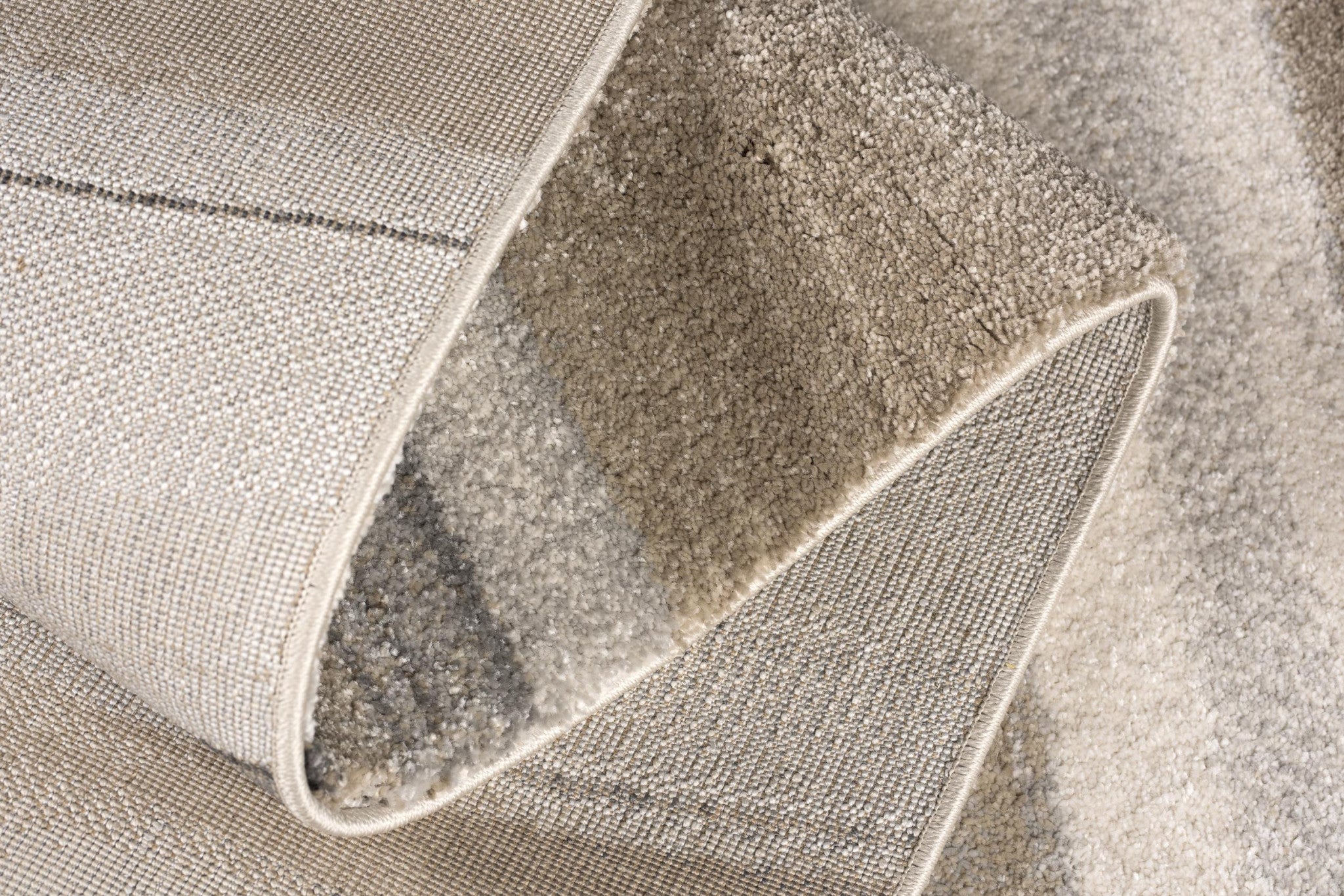 Modern Luxury Cream and Tan Abstract Marble Patterned Area Rug for Stylish Home Interior Decor