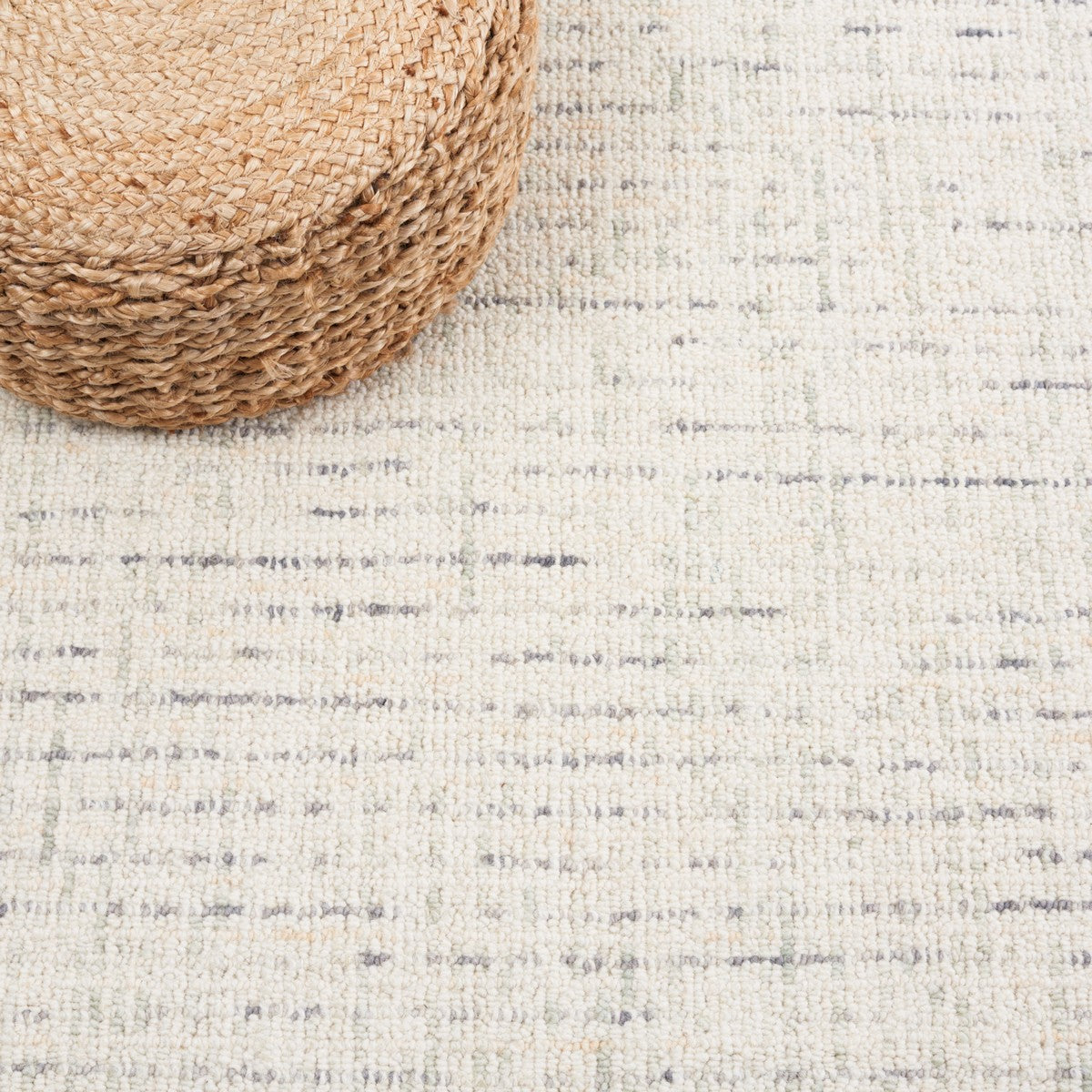 Luxurious Hand-Tufted Abstract Wool Rug with 9mm Pile for Classic Home Decor