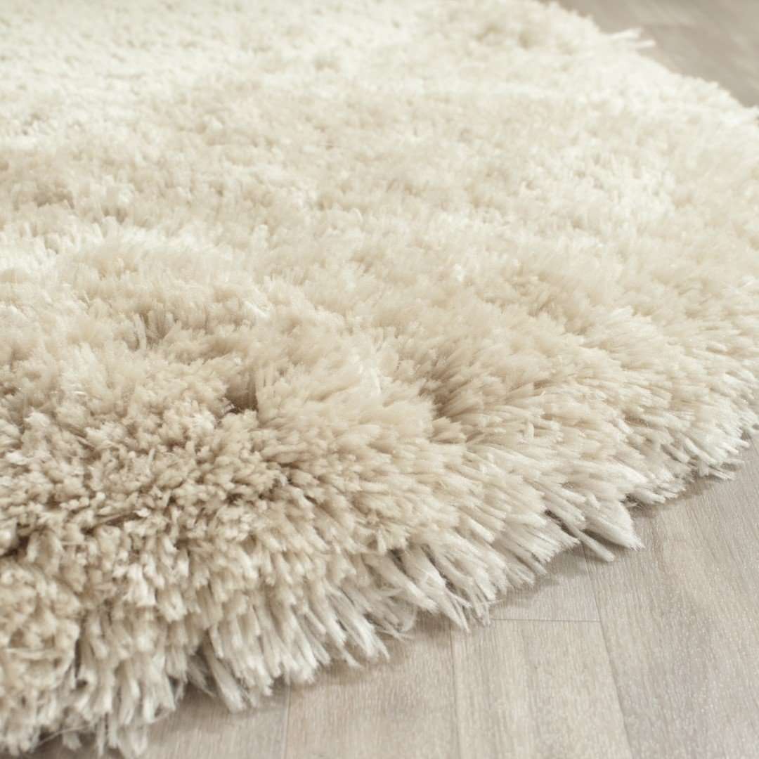 Safavieh Arctic Hand-Tufted Luxury Beige Shag Area Rug - Ideal Centerpiece for Rustic and Contemporary Interior Decor