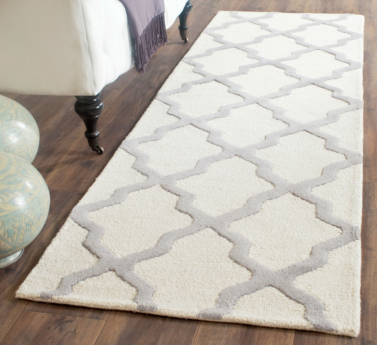 Luxurious Cambridge Hand - Tufted Area Rug with Oversized Moroccan Pattern for Sophisticated Living Spaces