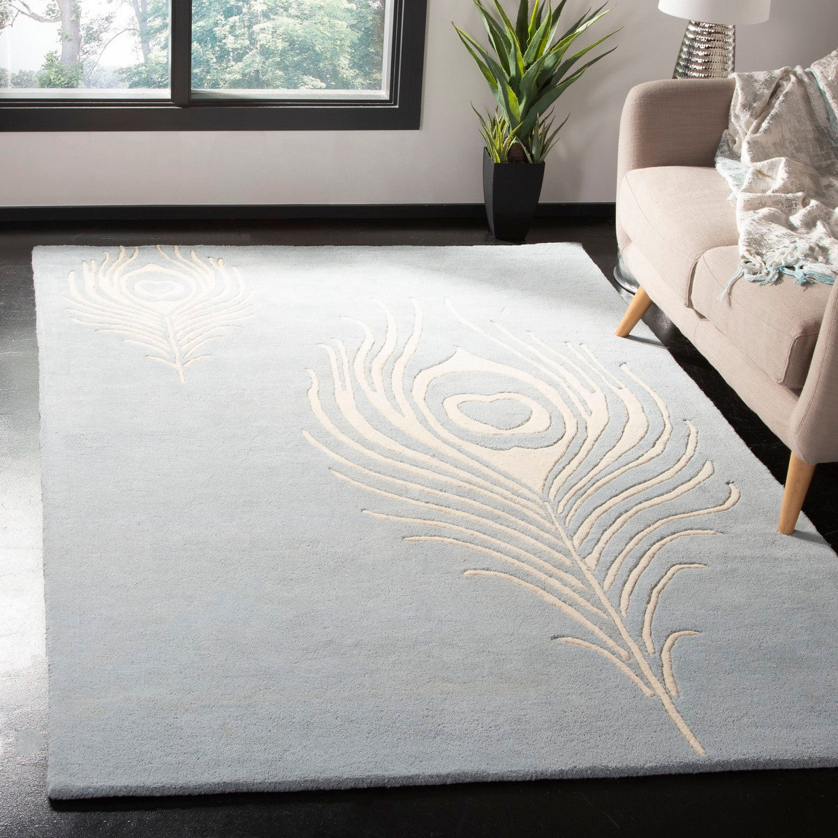 Stylish Hand-Tufted Wool & Viscose Rug with Elegant Transitional Design for Modern & Classic Homes