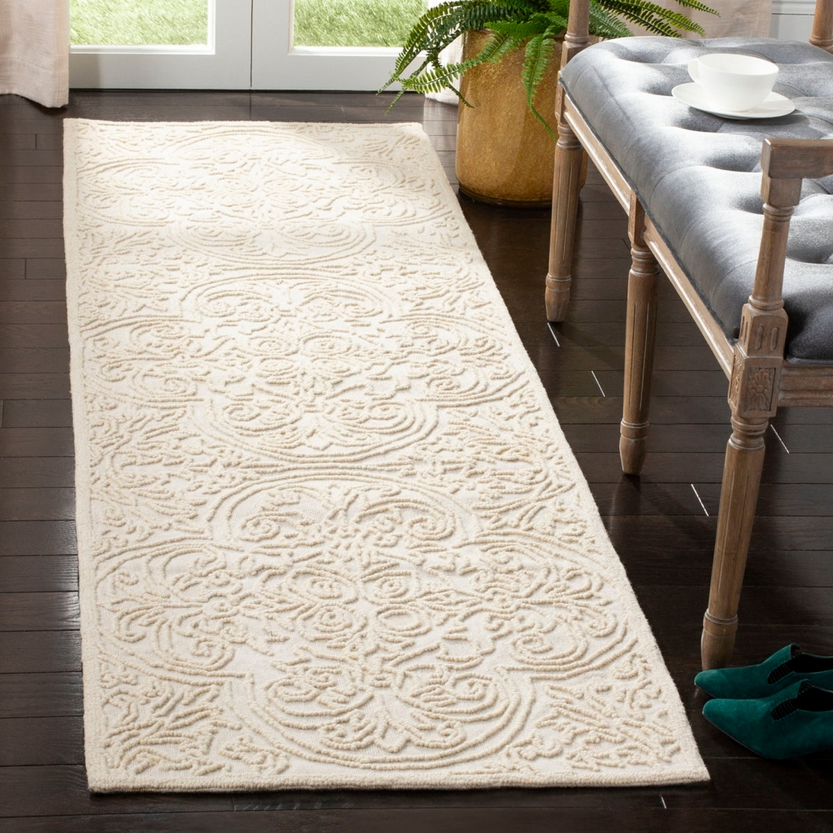 Elegant Indian-Style Hand-Tufted Wool & Cotton Rug with Latex Backing for Your Home
