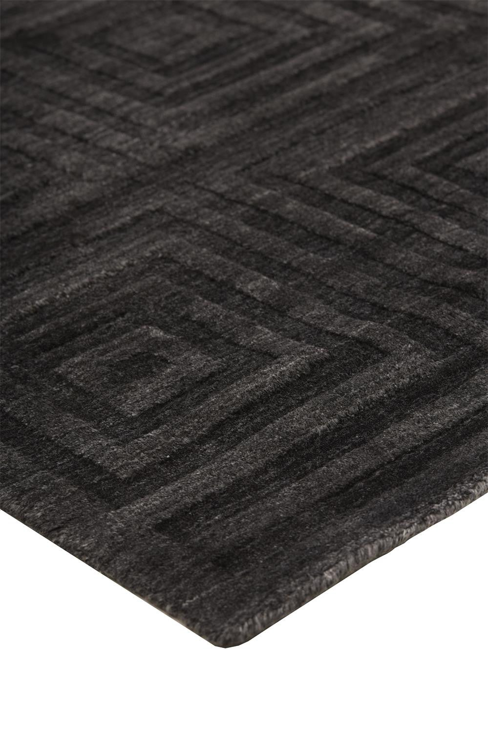 Exquisite Hand-Woven Geometric Design Area Rug for a Stylish and Artistic Home Décor with Unique Artisan Craftsmanship